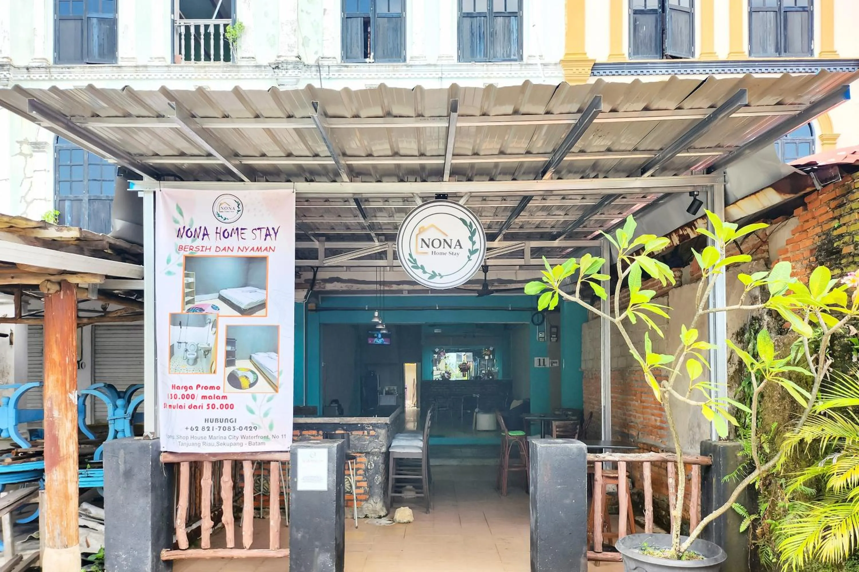 Facade/entrance in RedDoorz at Marina City Waterfront