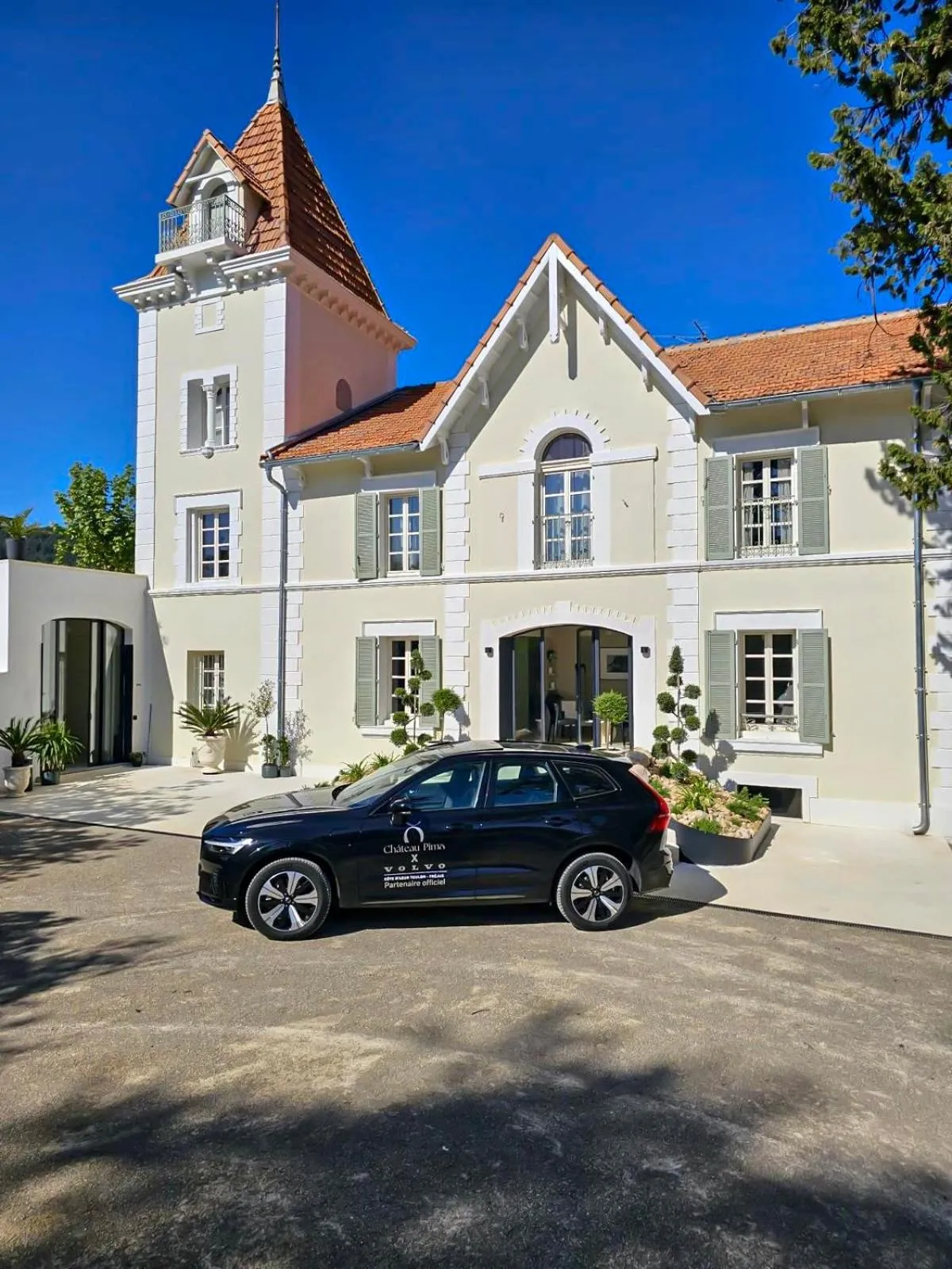 Property building in Chateau Pimo