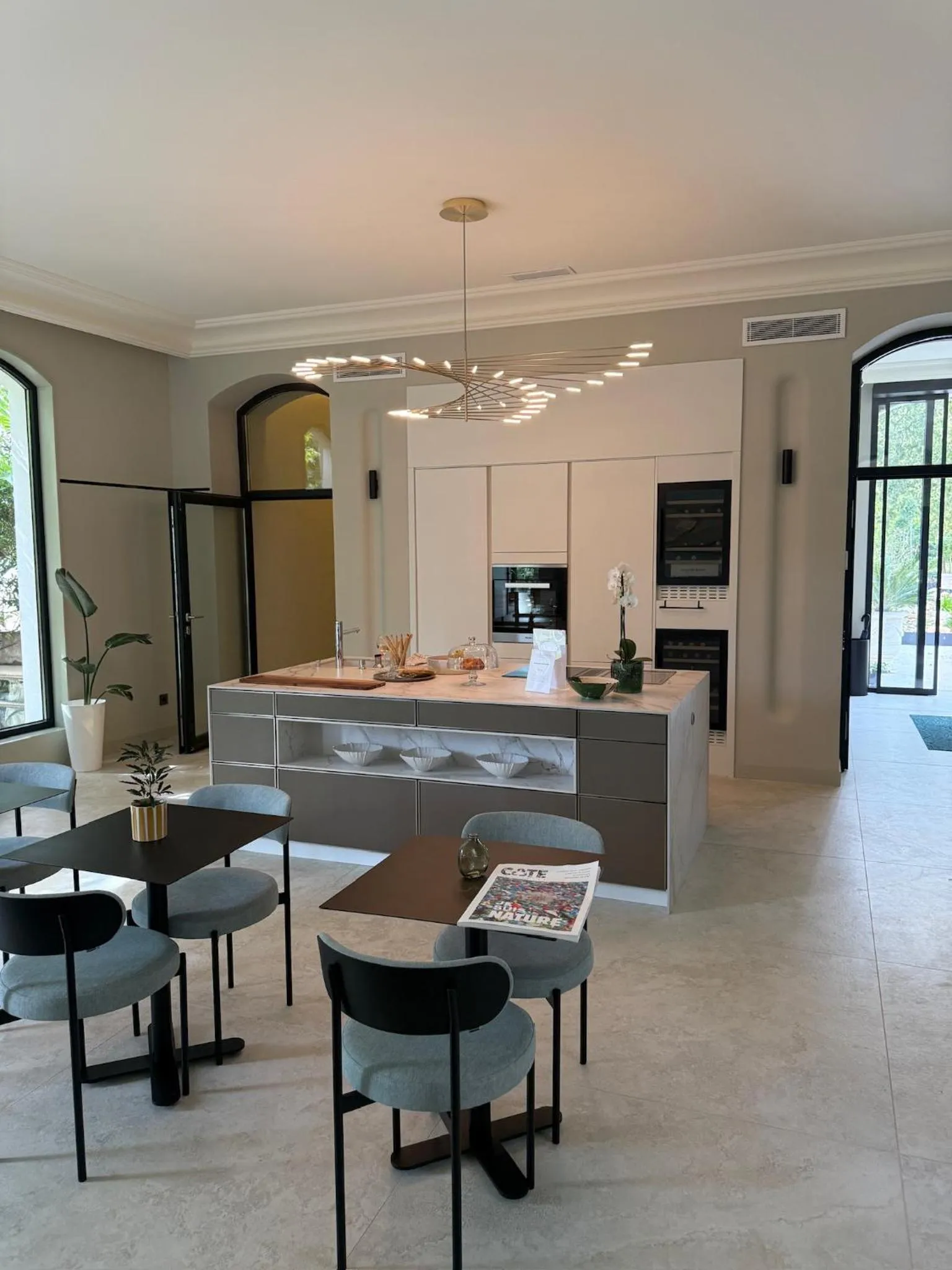 Property building in Chateau Pimo