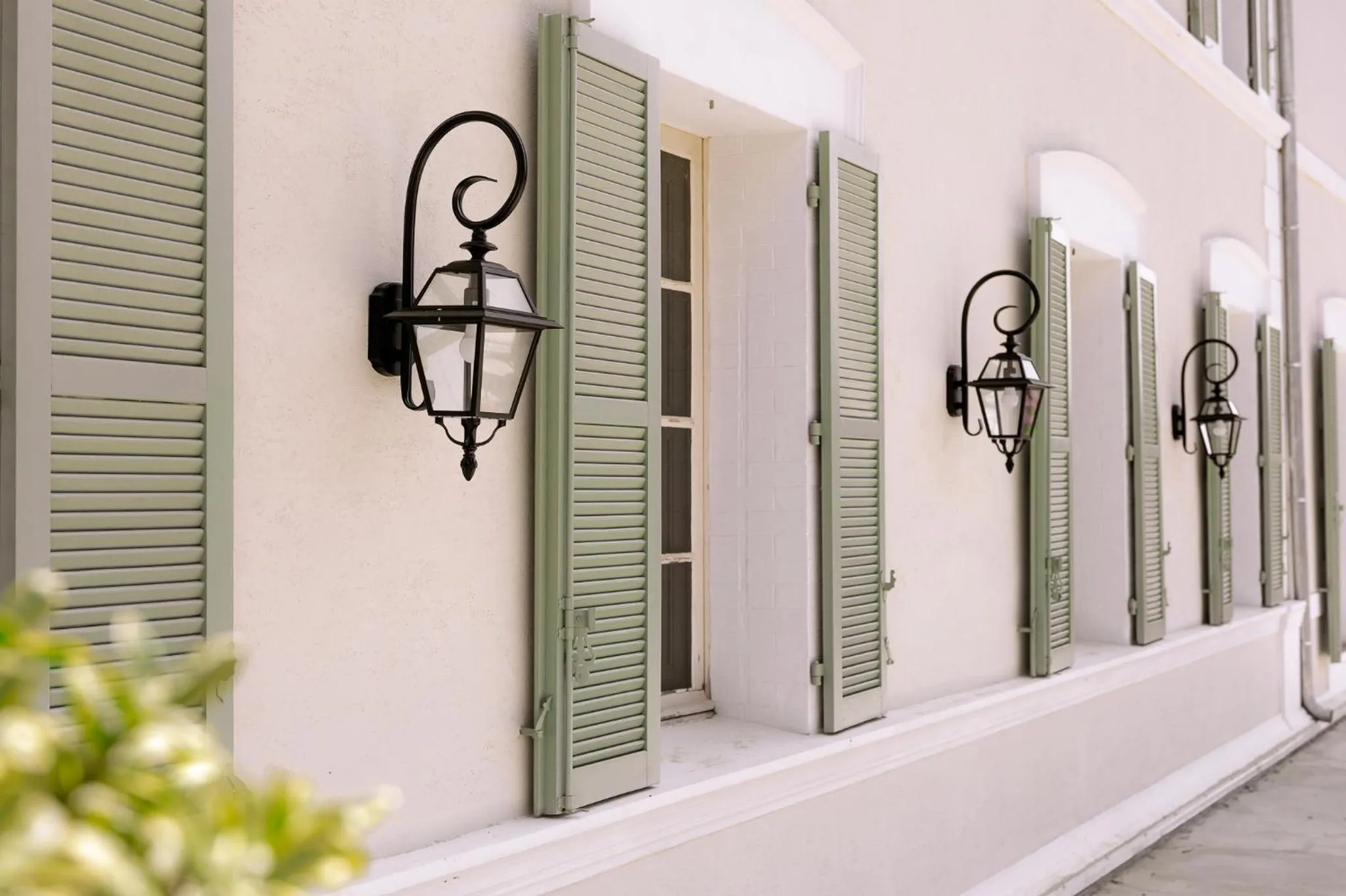 Property building in Chateau Pimo