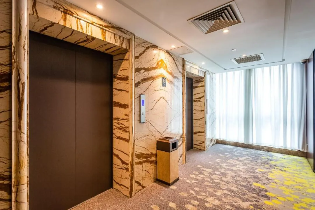 Atour Hotel Beijing West Railway Station South Square