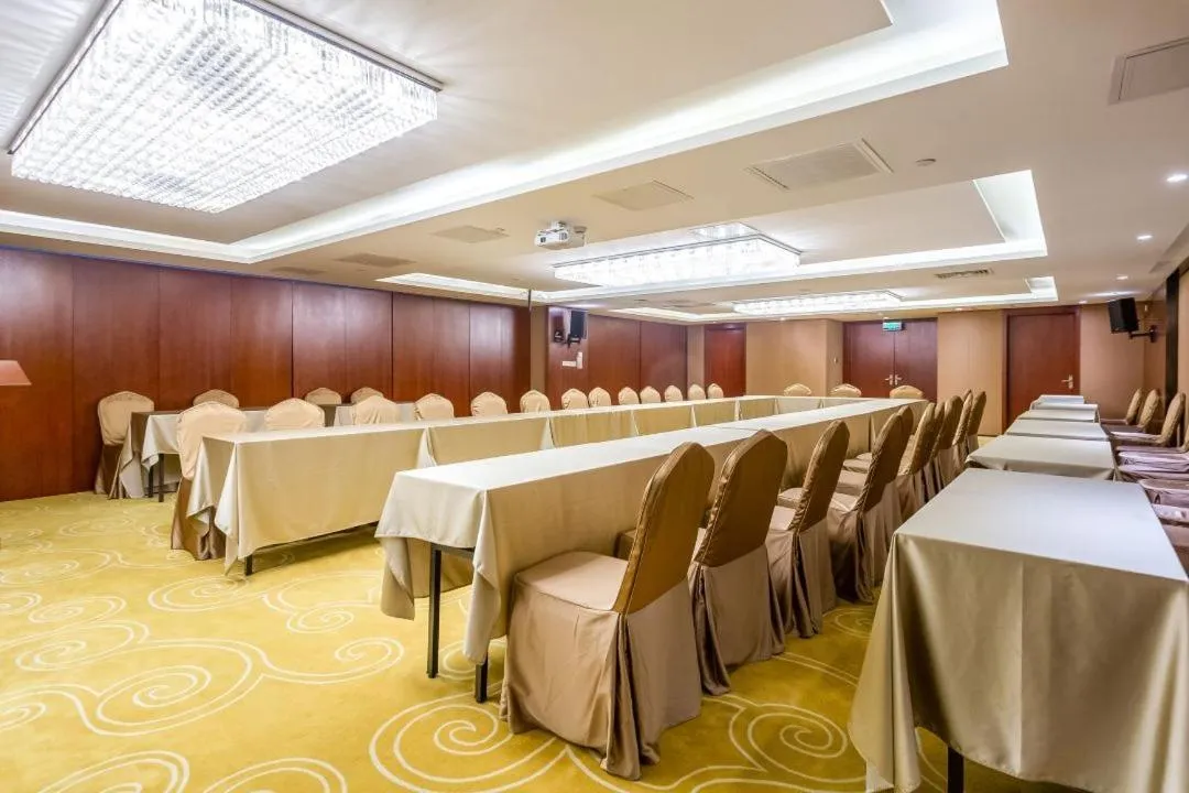 Atour Hotel Beijing West Railway Station South Square