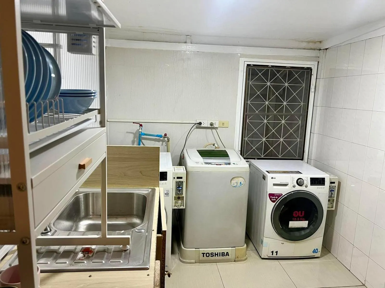 washing machine in Comfy Crib Hostel 2
