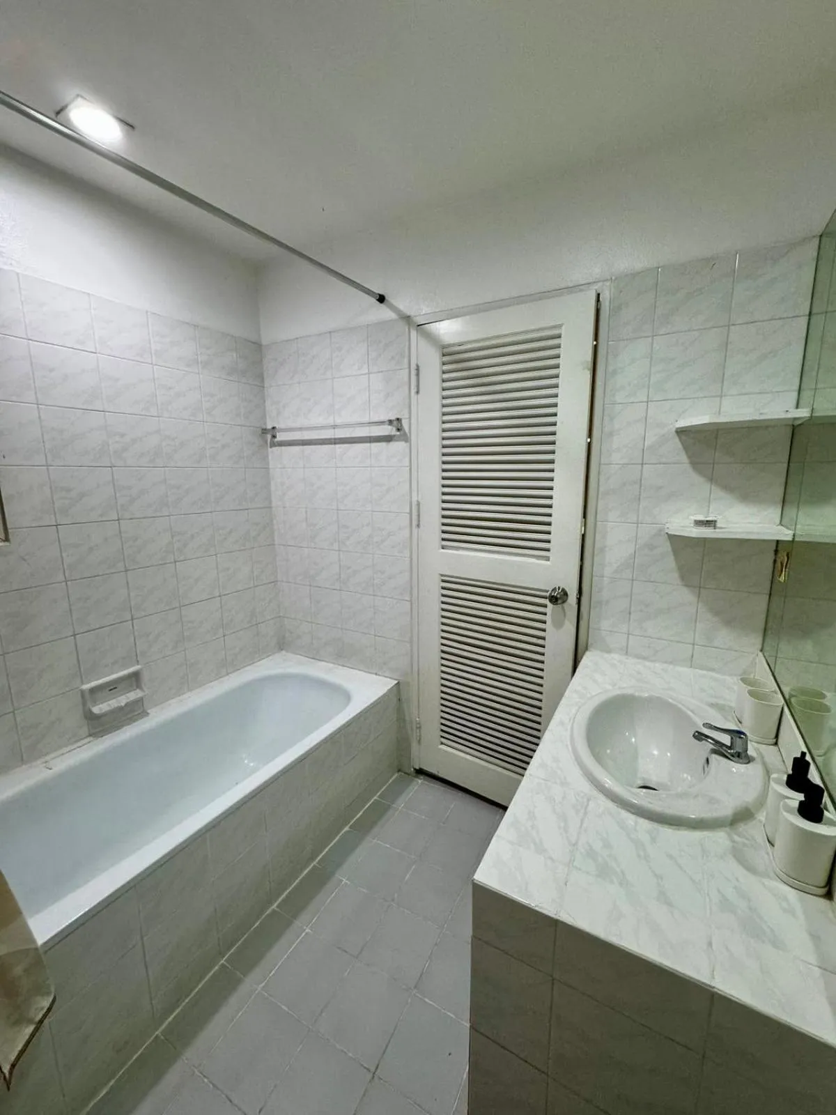 Shower in Comfy Crib Hostel 2