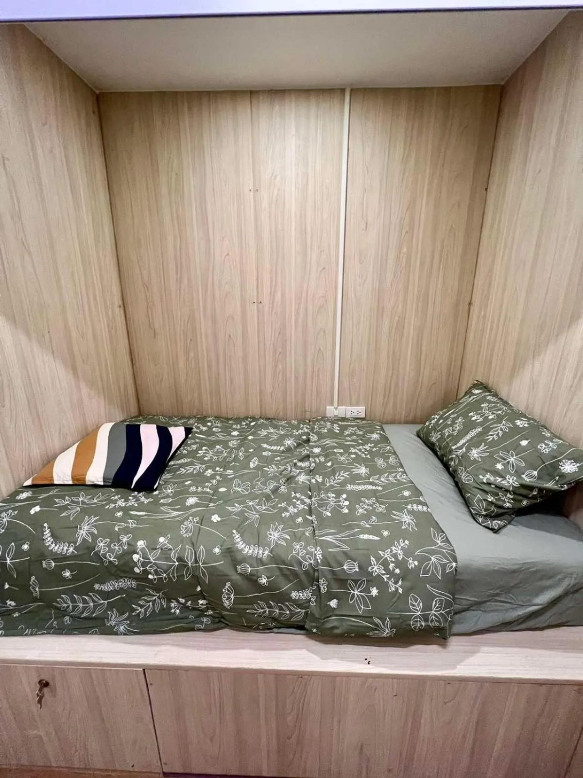 Bedroom, Bed in Comfy Crib Hostel 2