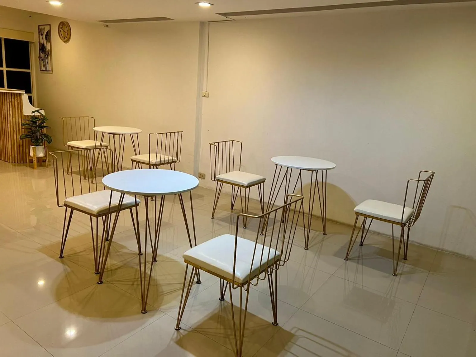 Dining area in Comfy Crib Hostel 2