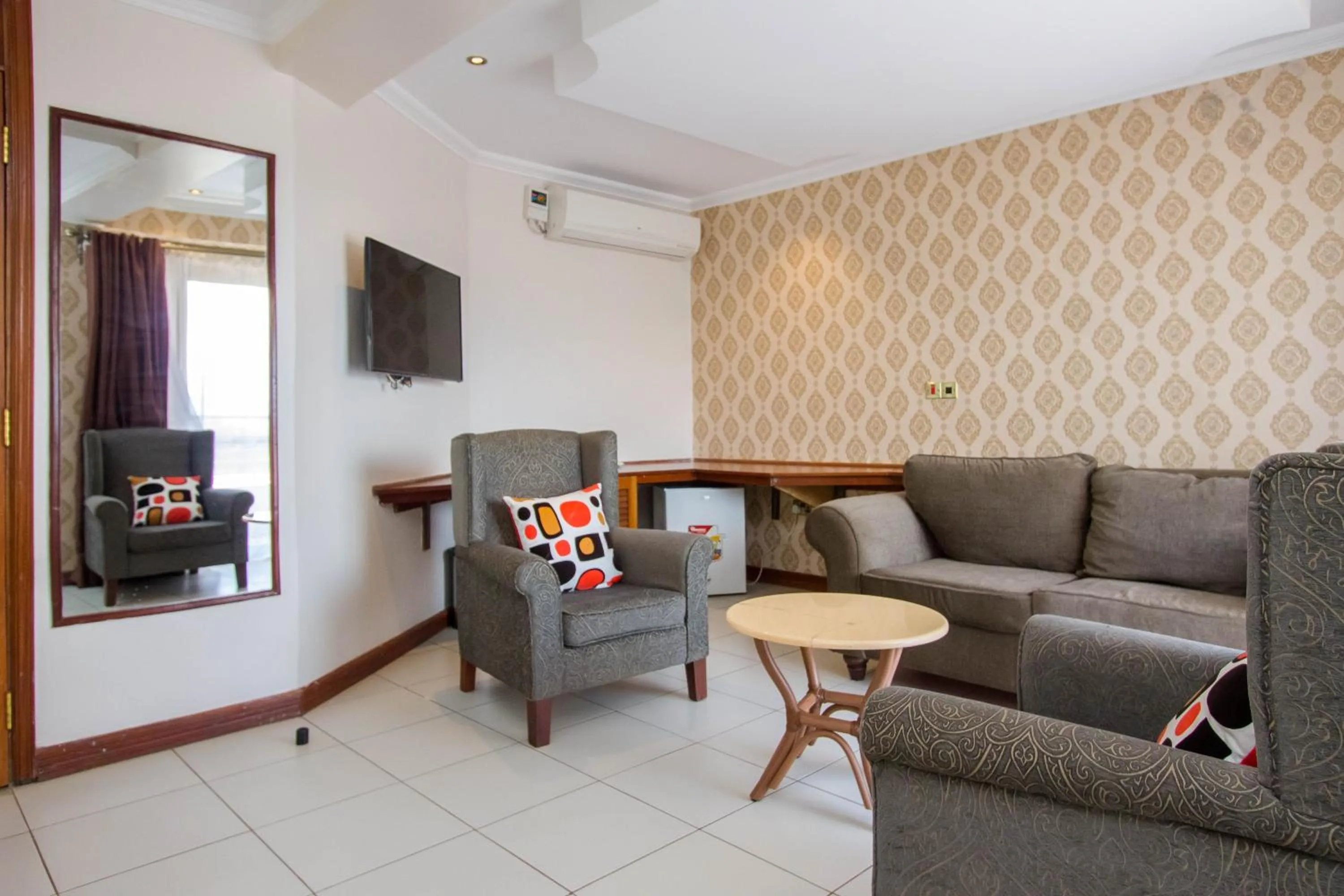 Photo of the whole room in Victoria Comfort Inn