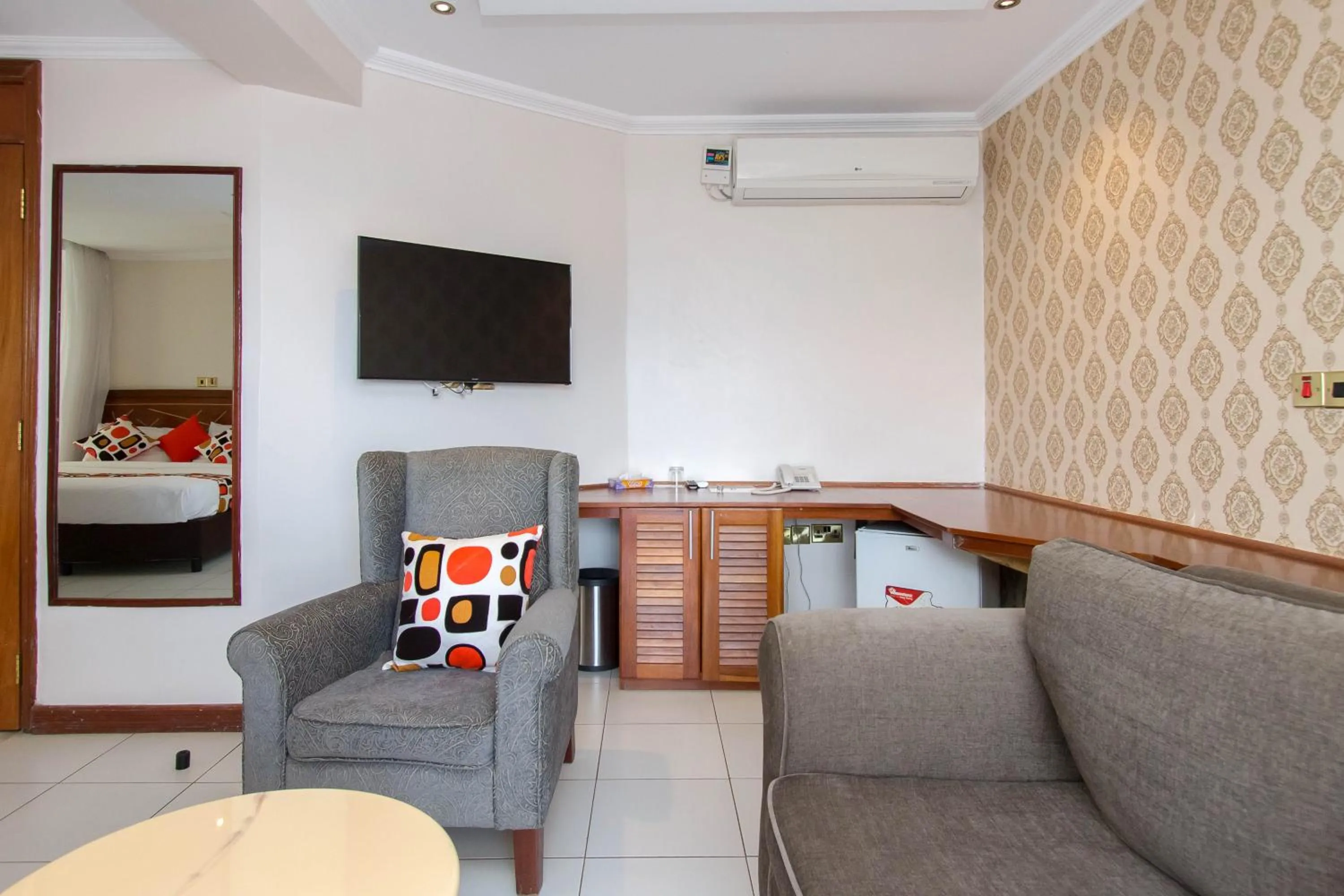 Living room in Victoria Comfort Inn