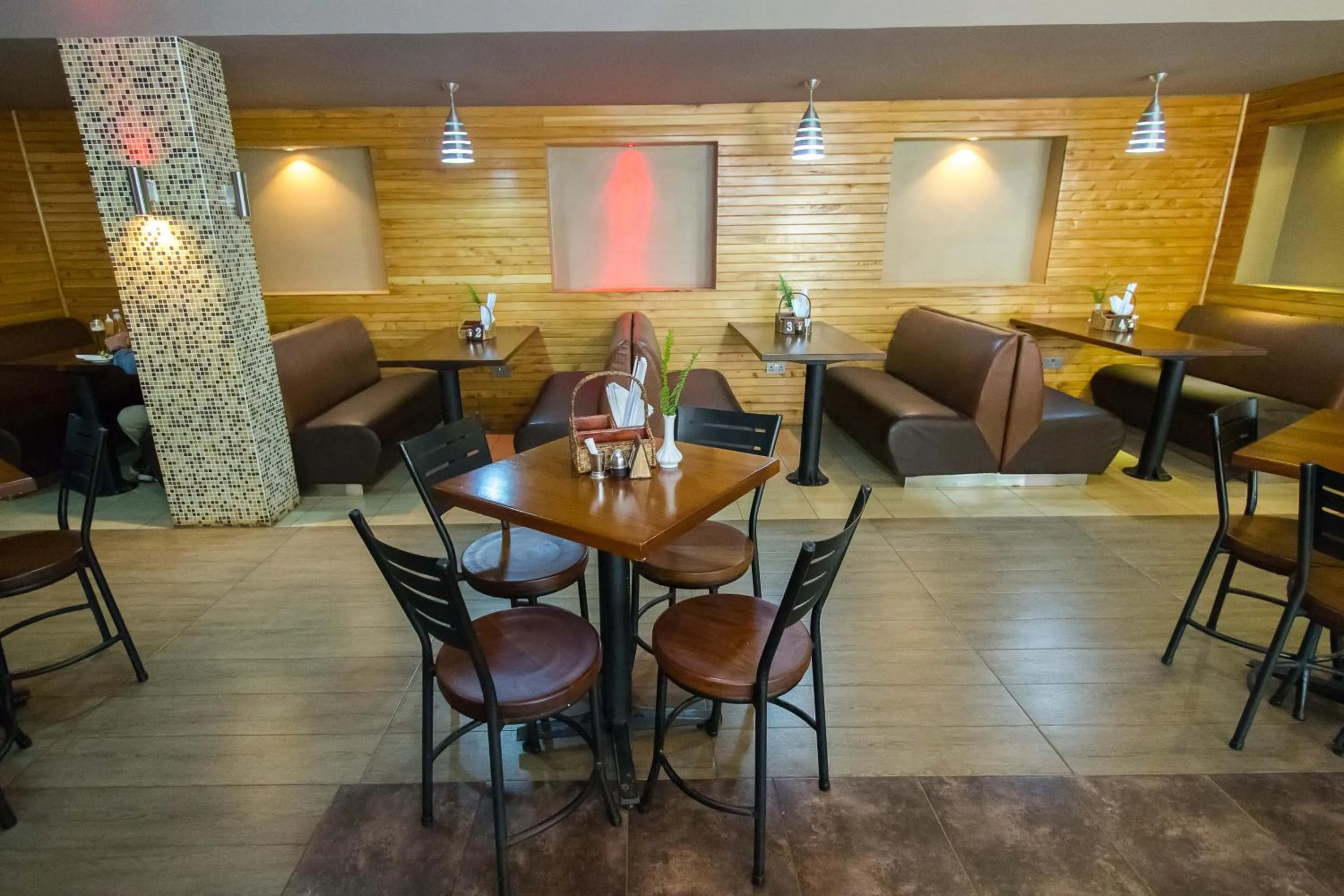 Restaurant/places to eat in Victoria Comfort Inn