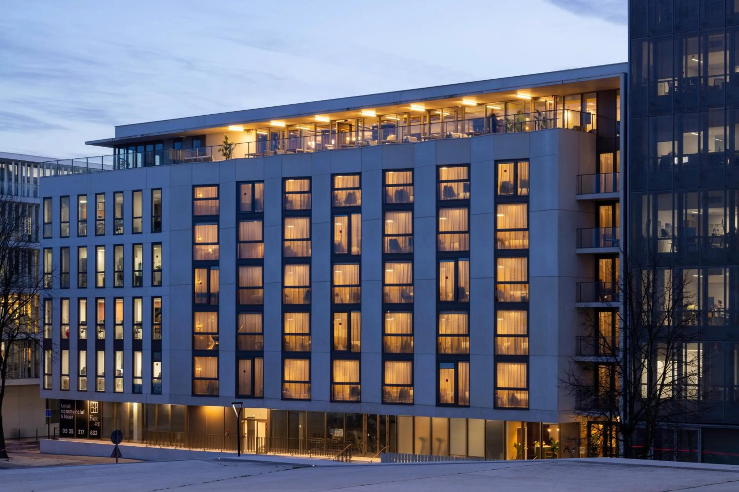 Property building in Hôtel 56 - Bordeaux Centre Gare Saint Jean