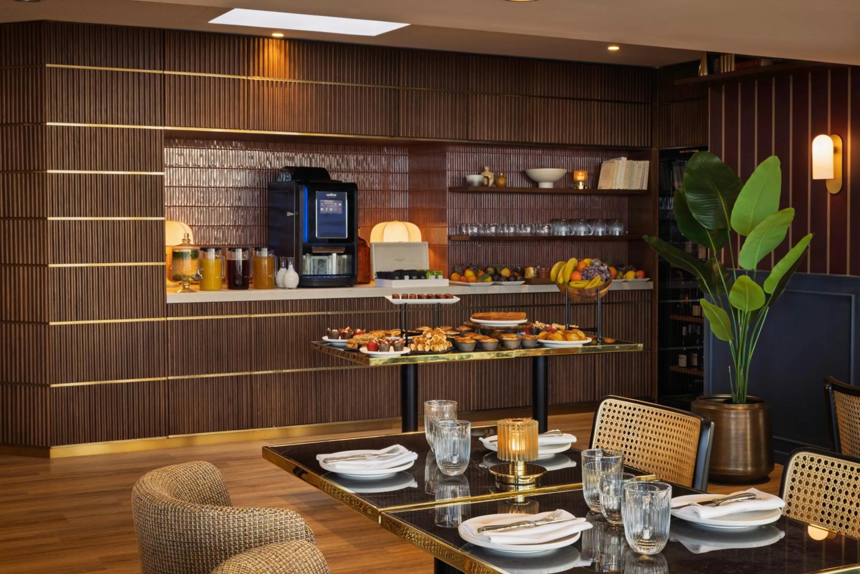 Food and drinks in Hôtel 56 - Bordeaux Centre Gare Saint Jean