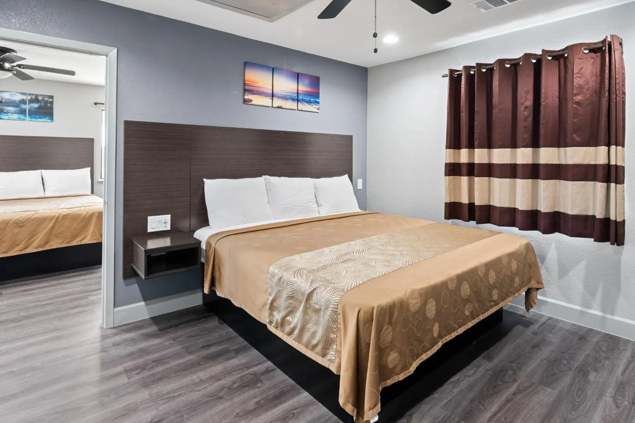 Bed in Moonlight Inn - Houston I-45 & Airline