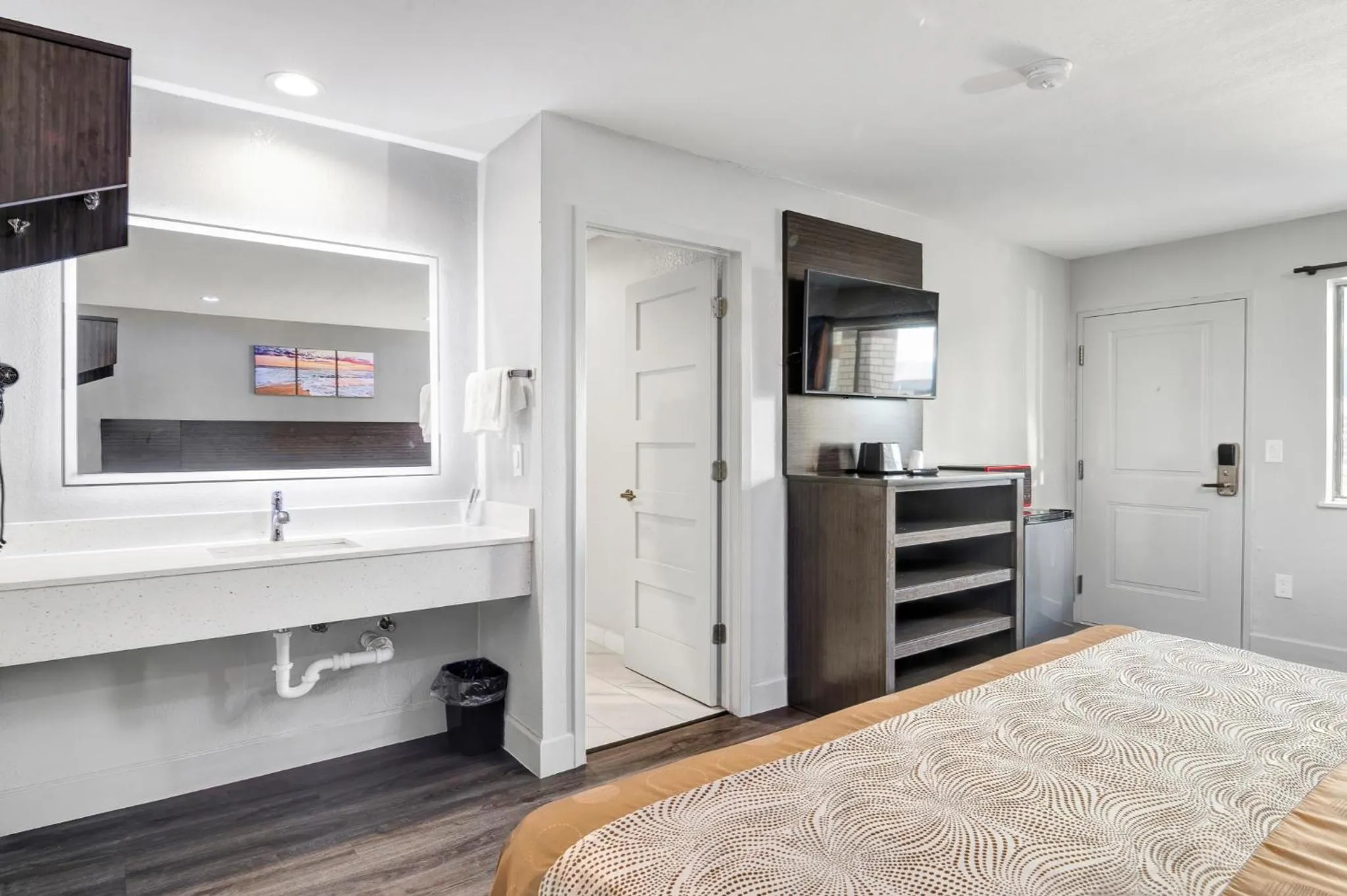 Bed in Moonlight Inn - Houston I-45 & Airline