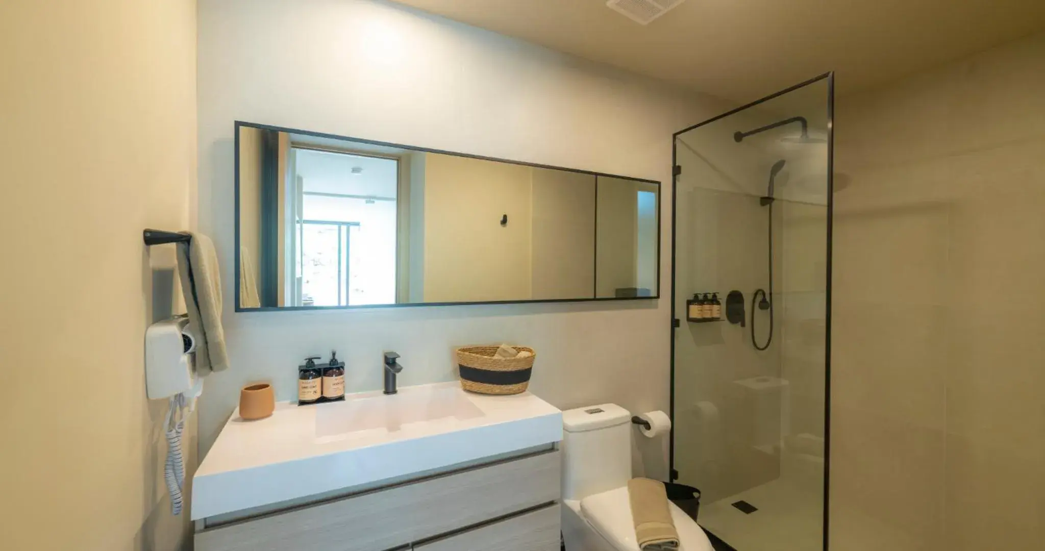 One-Bedroom Apartment with Balcony in BEE Suites San José - Santa Ana One-Bedroom Apartment with Balcony in BEE Suites San José - Santa Ana