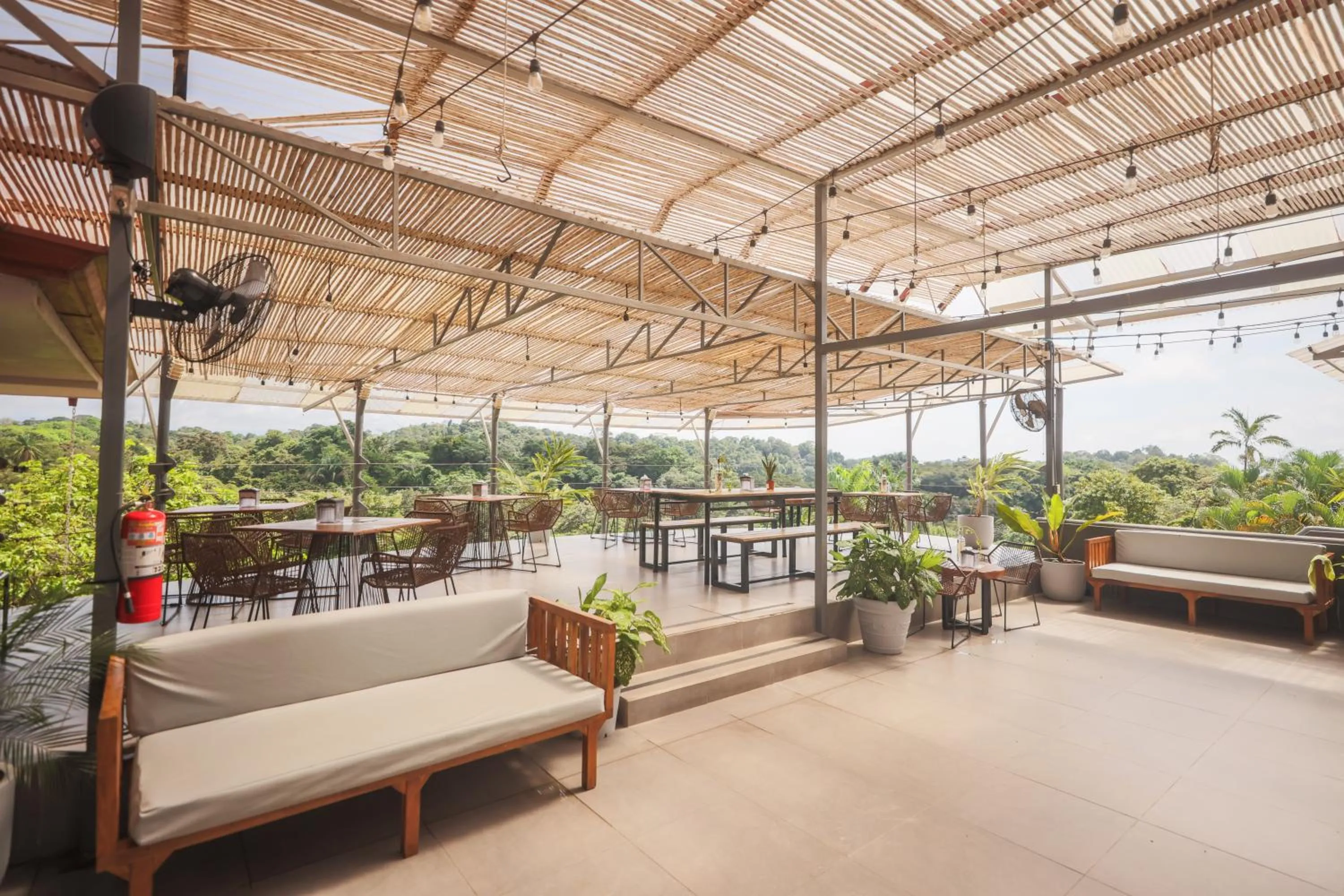 Restaurant/places to eat in Alma Vida Hotel