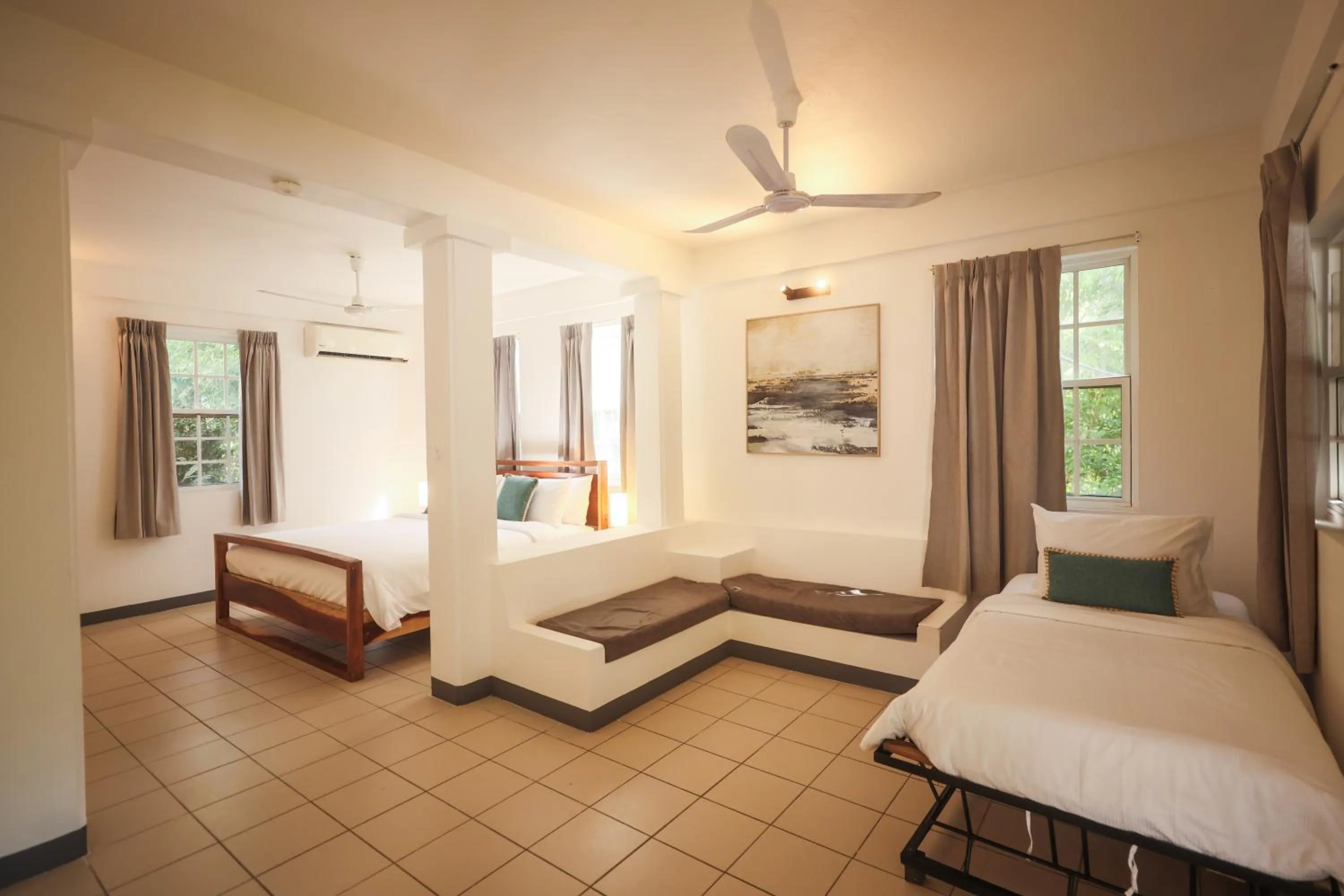 Photo of the whole room, Bed in Alma Vida Hotel