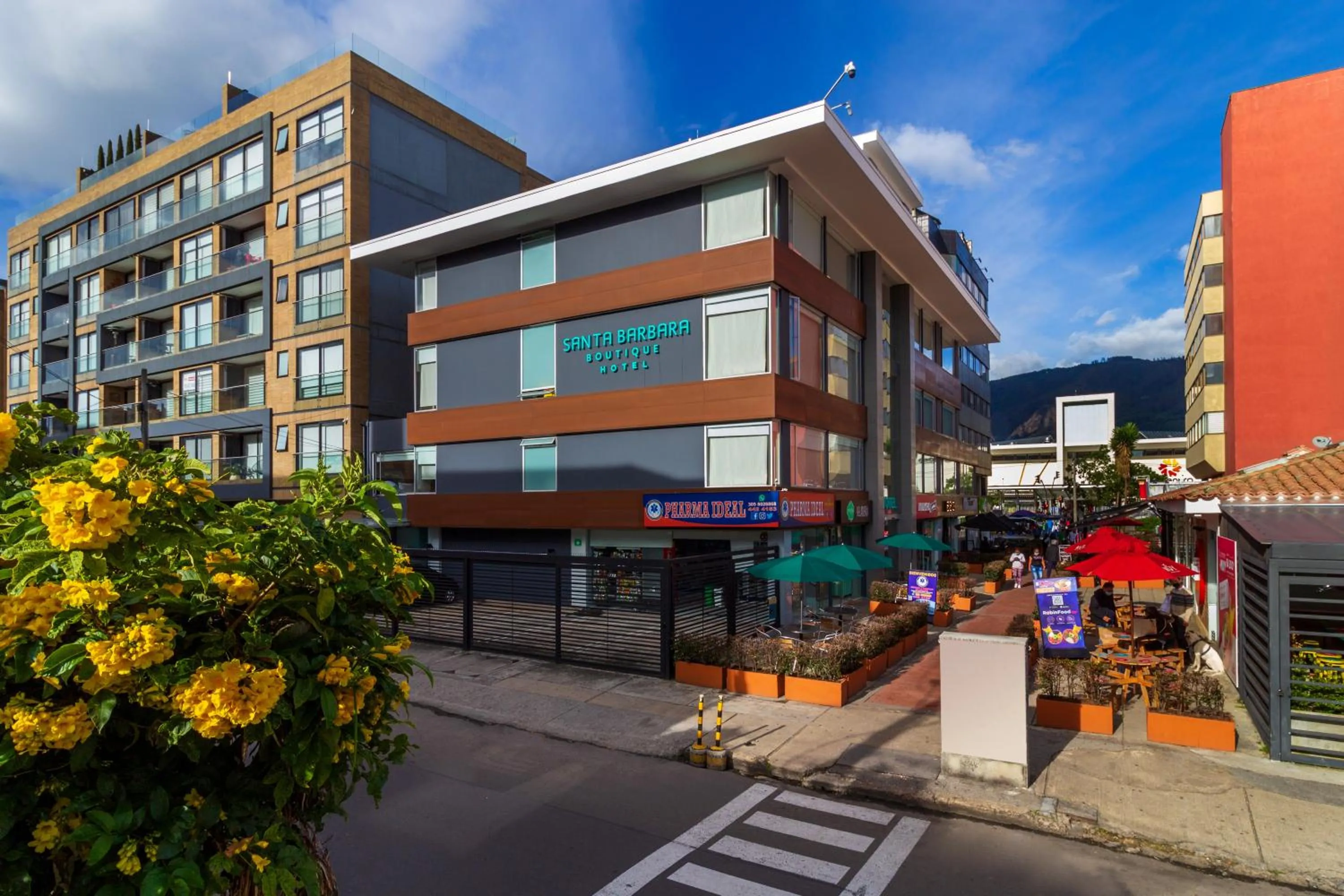 Property building in Hotel Santa Barbara Boutique