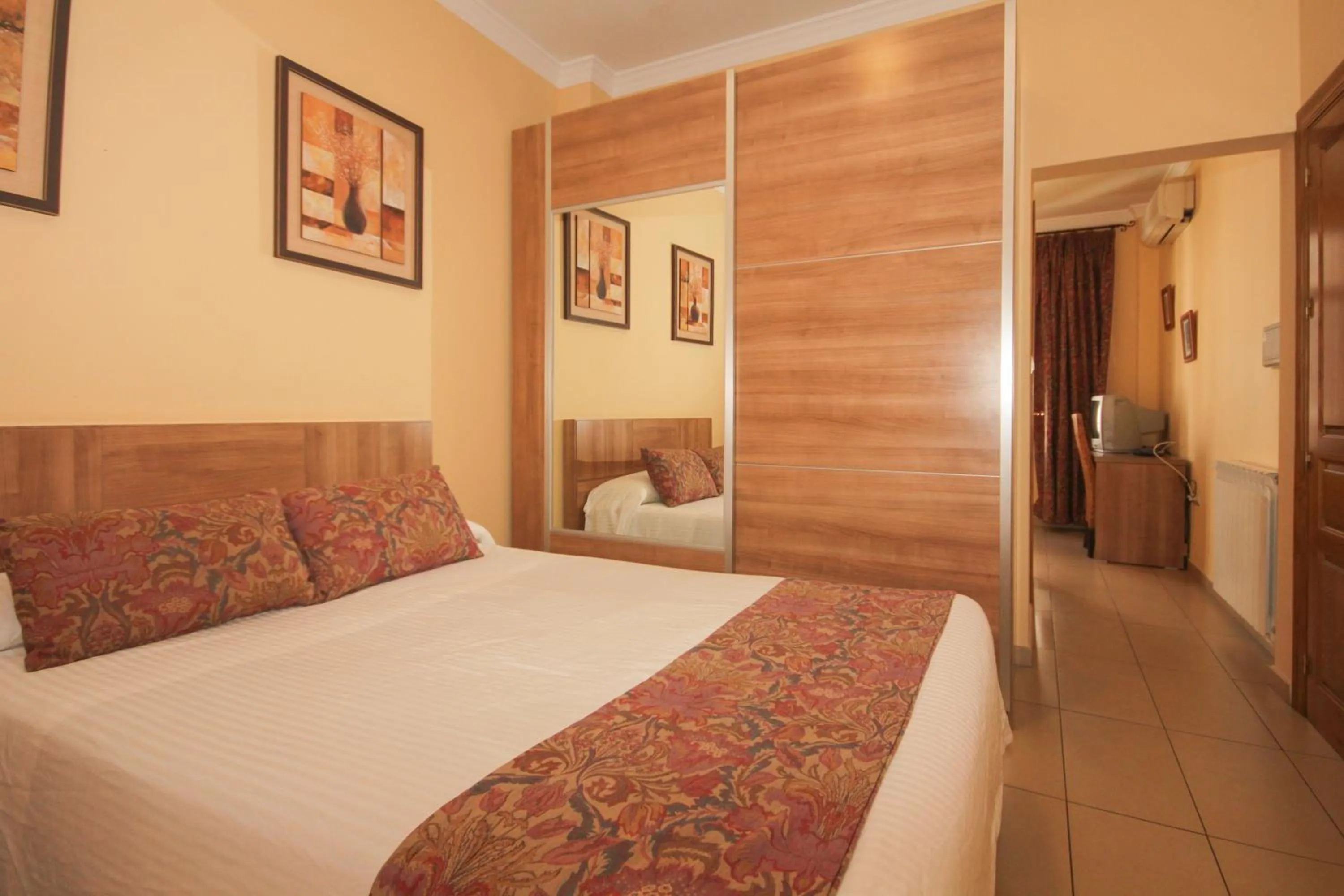 Photo of the whole room, Bed in Hostal Costa Azul