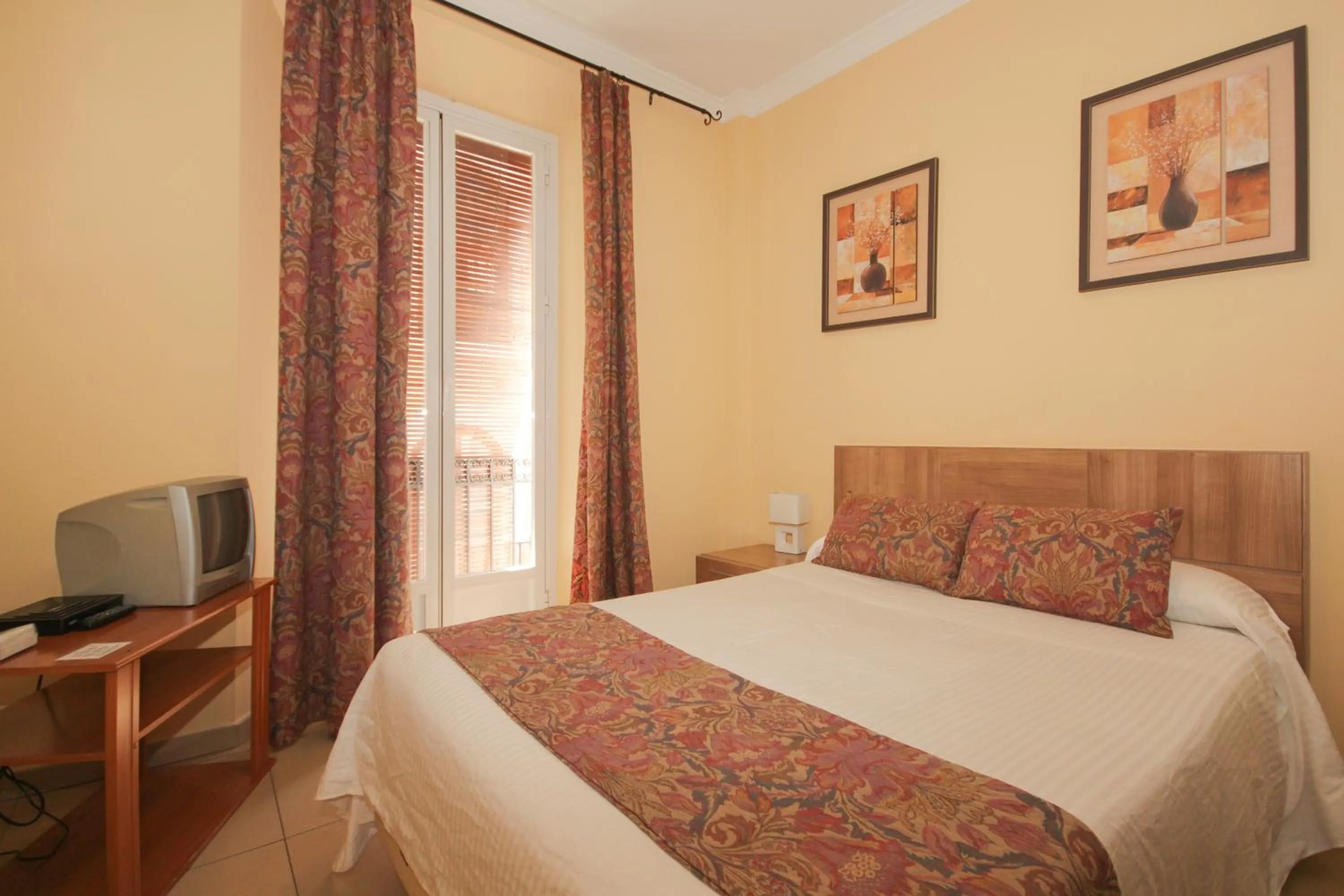 Bedroom, Bed in Hostal Costa Azul