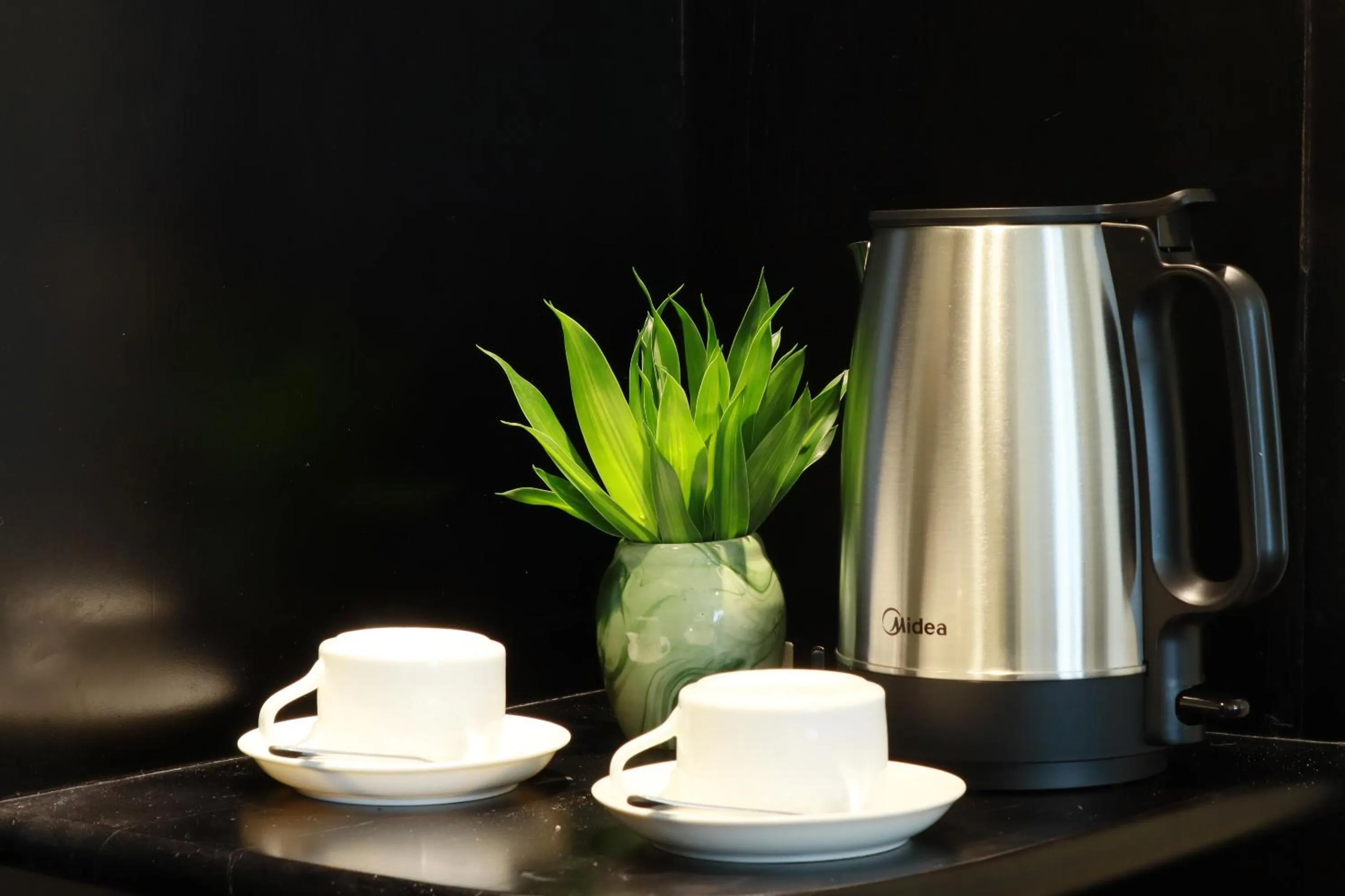 Coffee/tea facilities in Mahasakor Inn