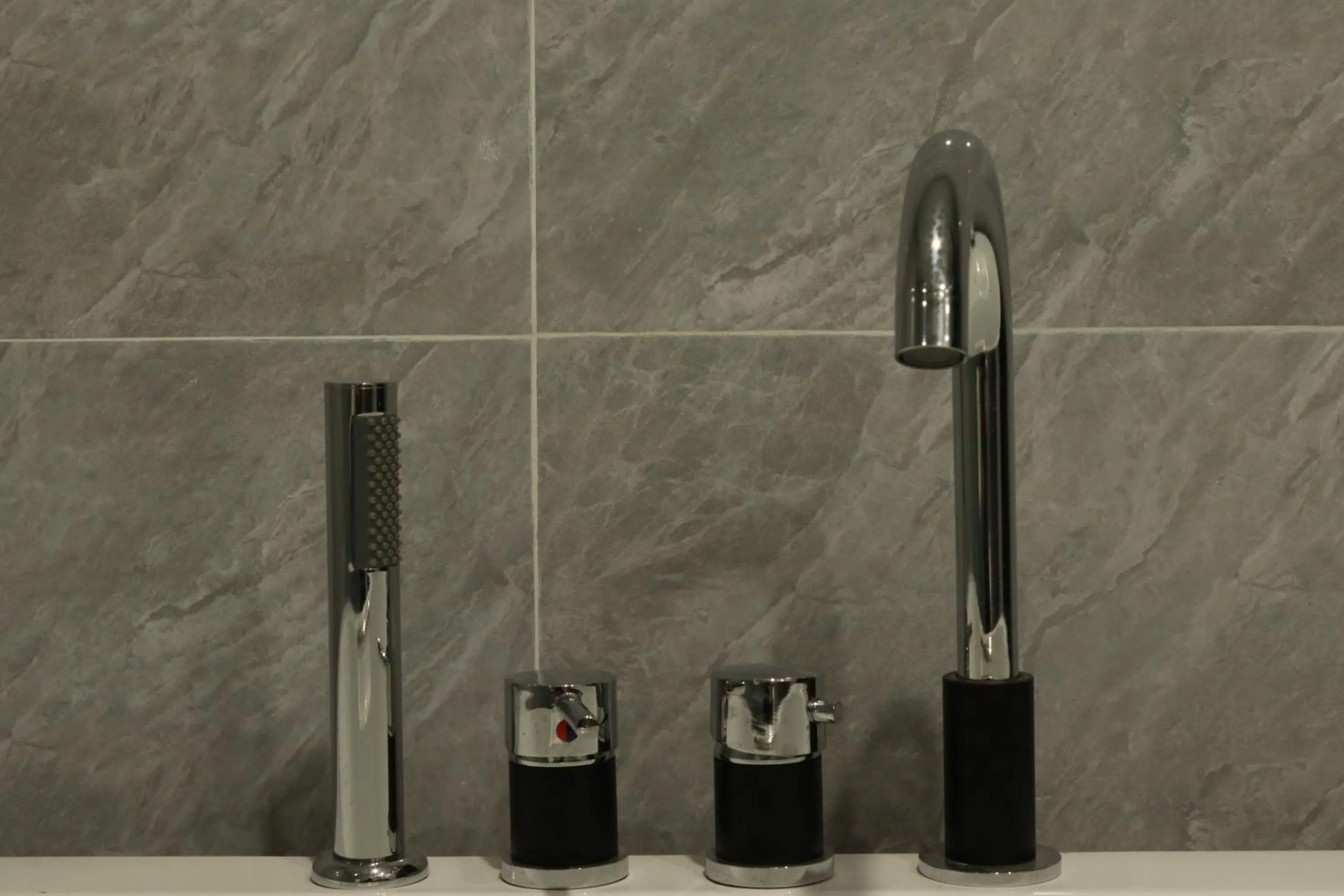 Shower in Mahasakor Inn