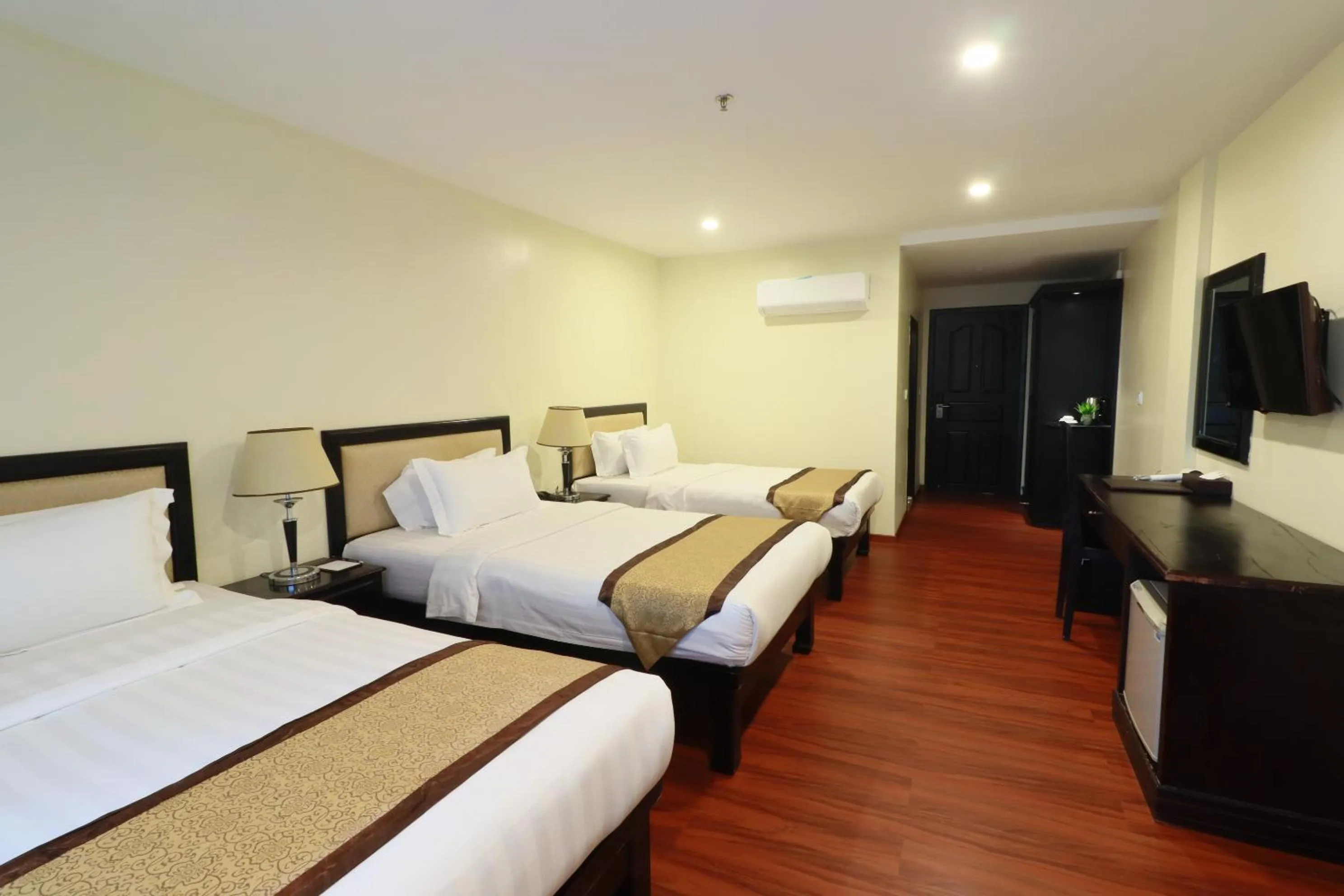 Bed in Mahasakor Inn