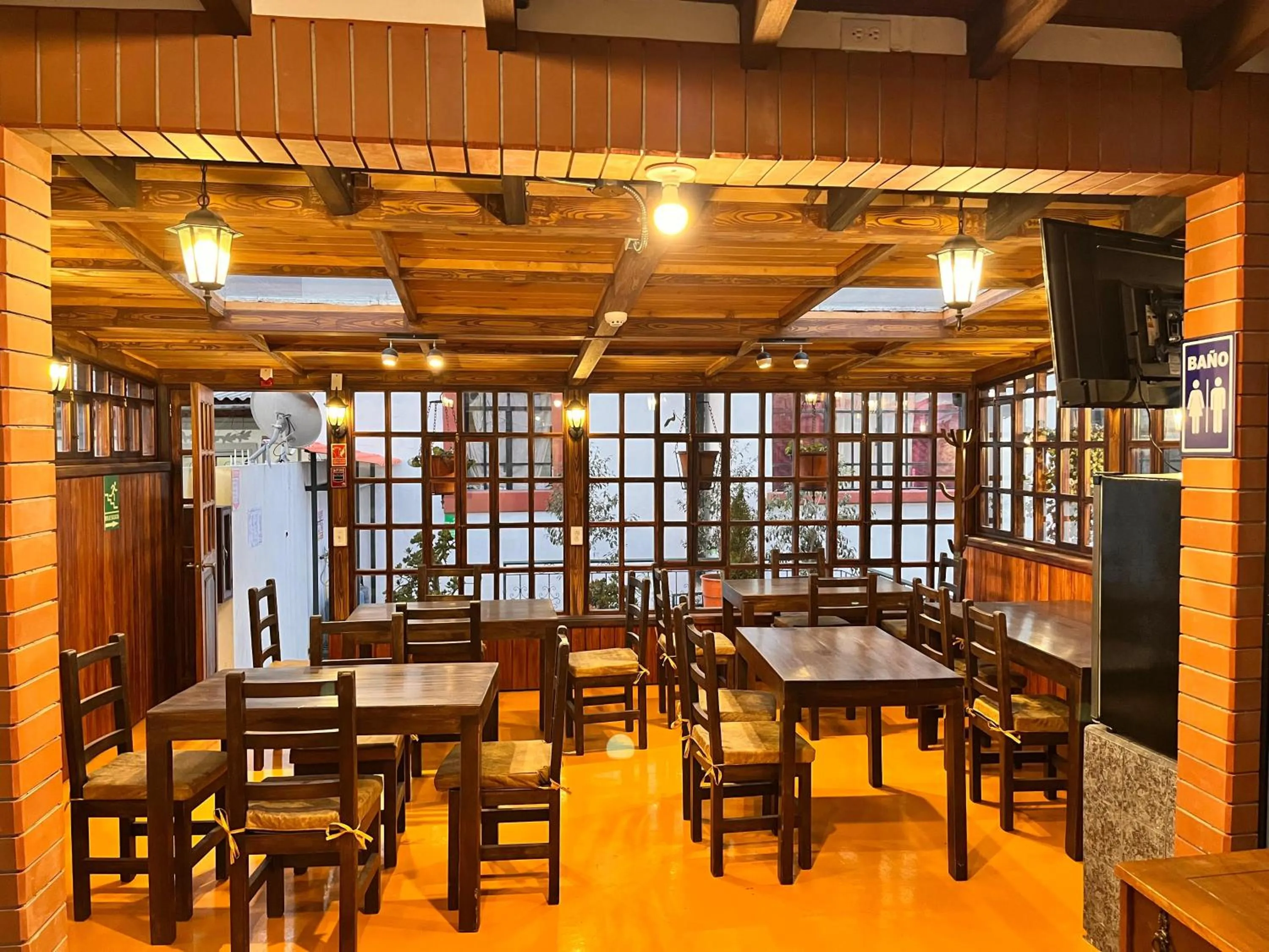 Communal lounge/ TV room in Apart Hotel Loma Chica Quito