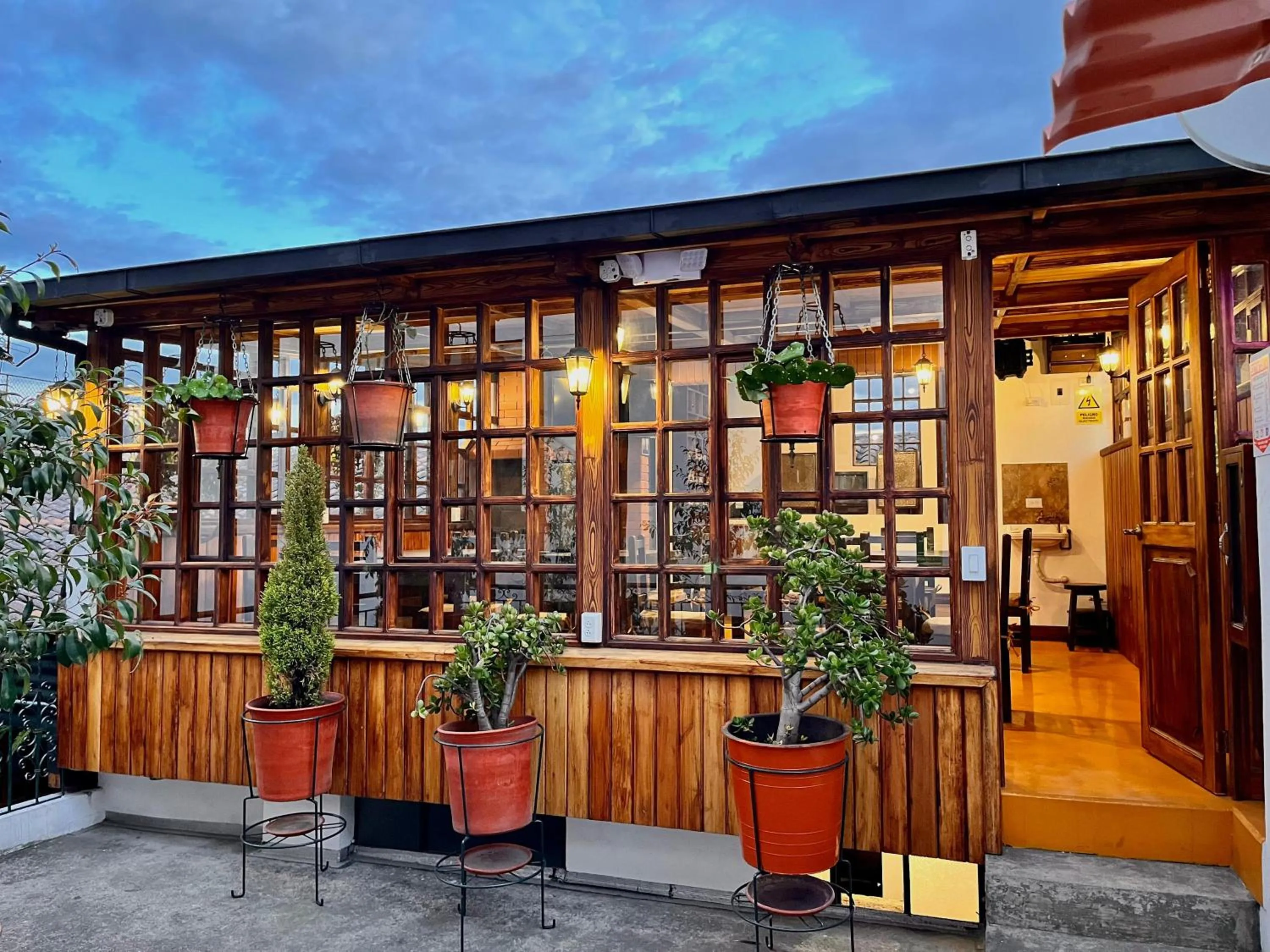 Communal lounge/ TV room in Apart Hotel Loma Chica Quito