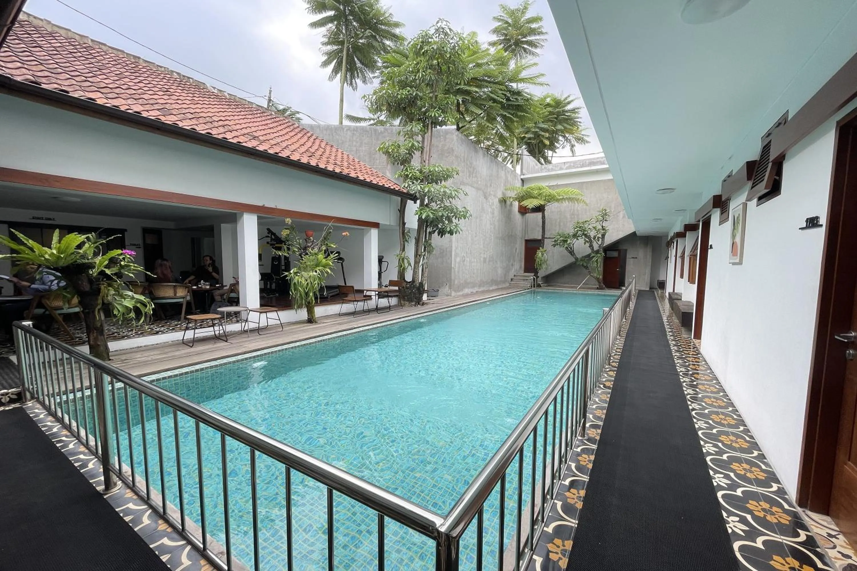 Swimming pool in Emaki Bumi Singgah