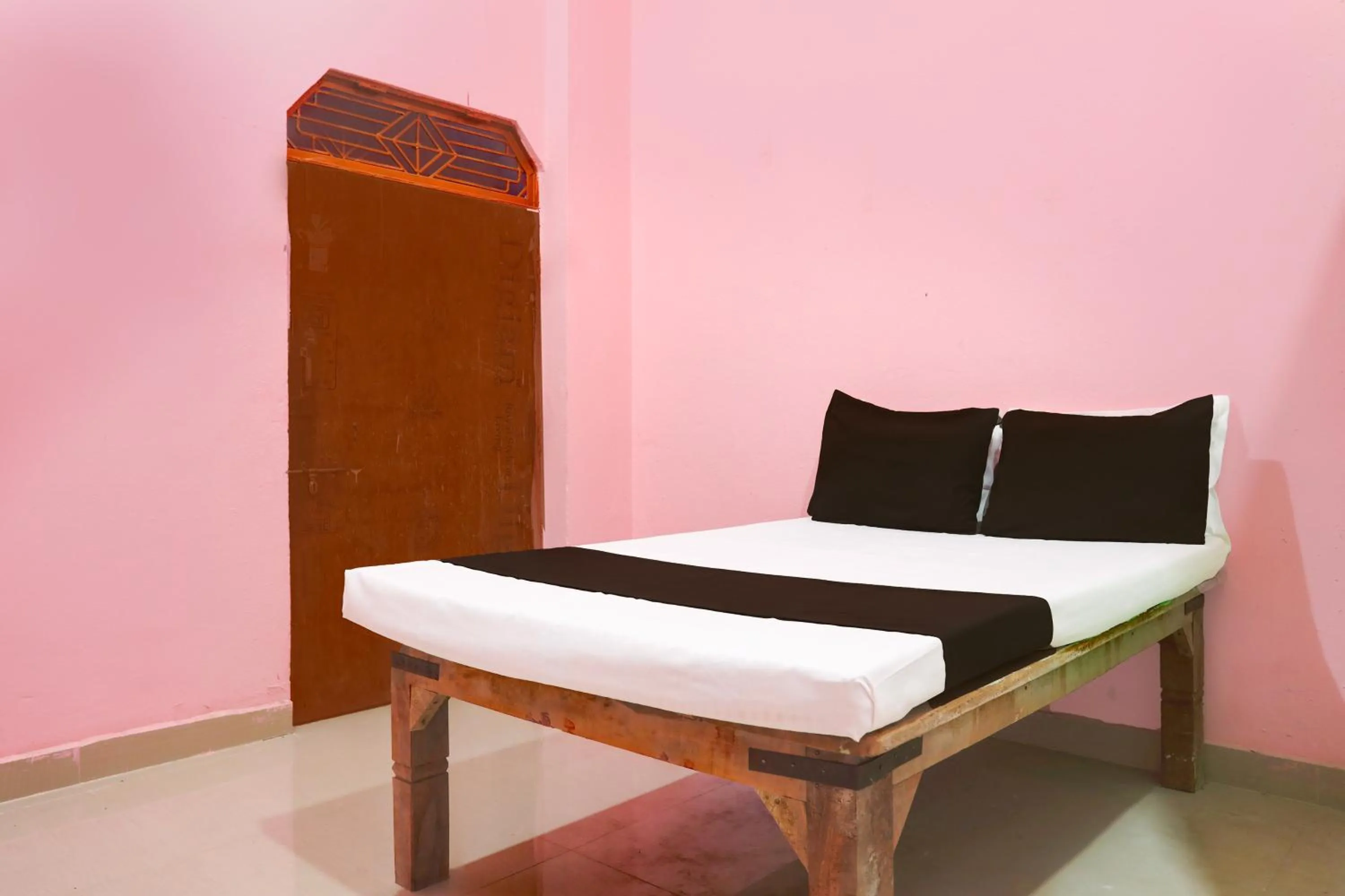 Bedroom, Bed in SPOT ON The Silver Hotel & Restaurant