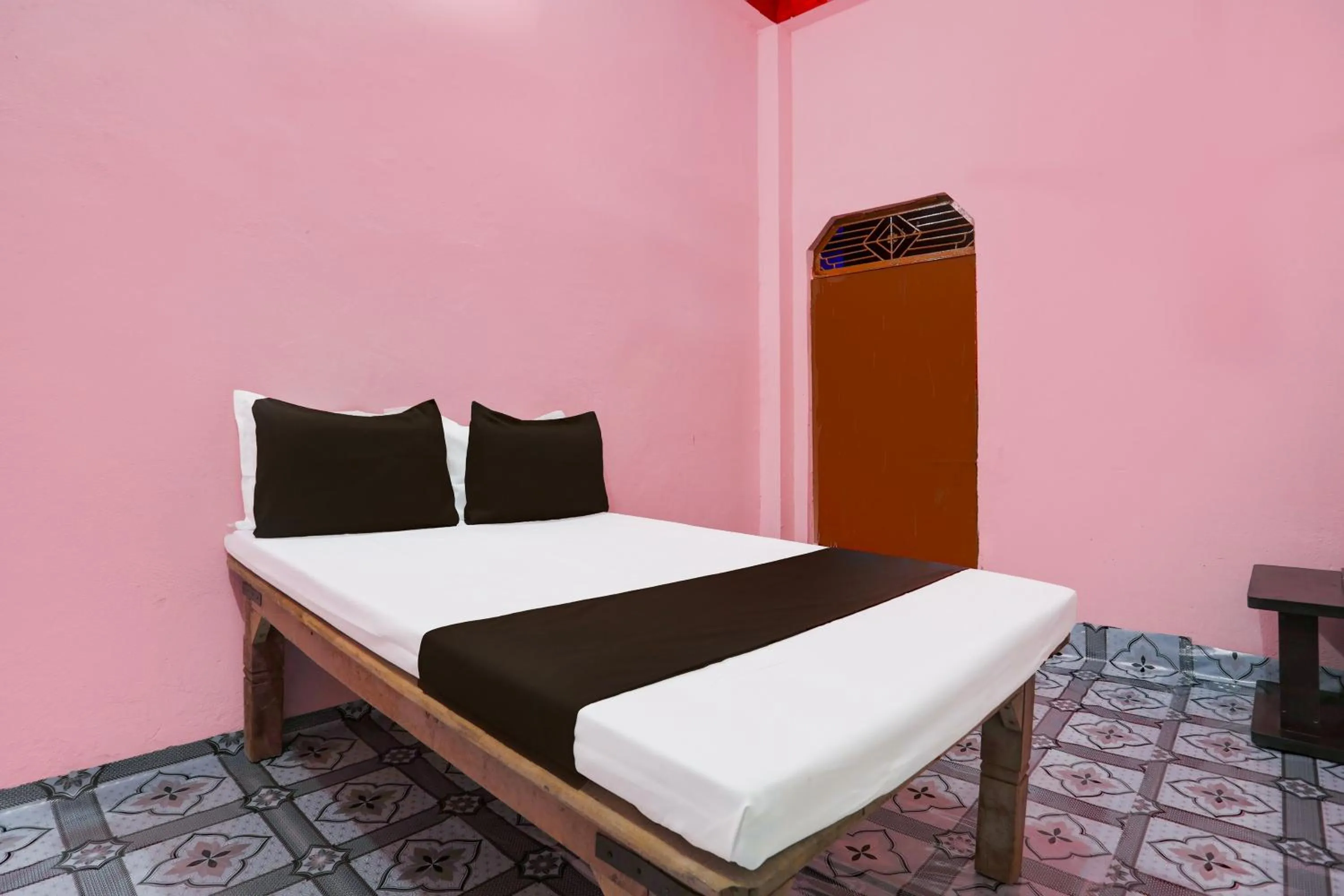 Bedroom, Bed in SPOT ON The Silver Hotel & Restaurant