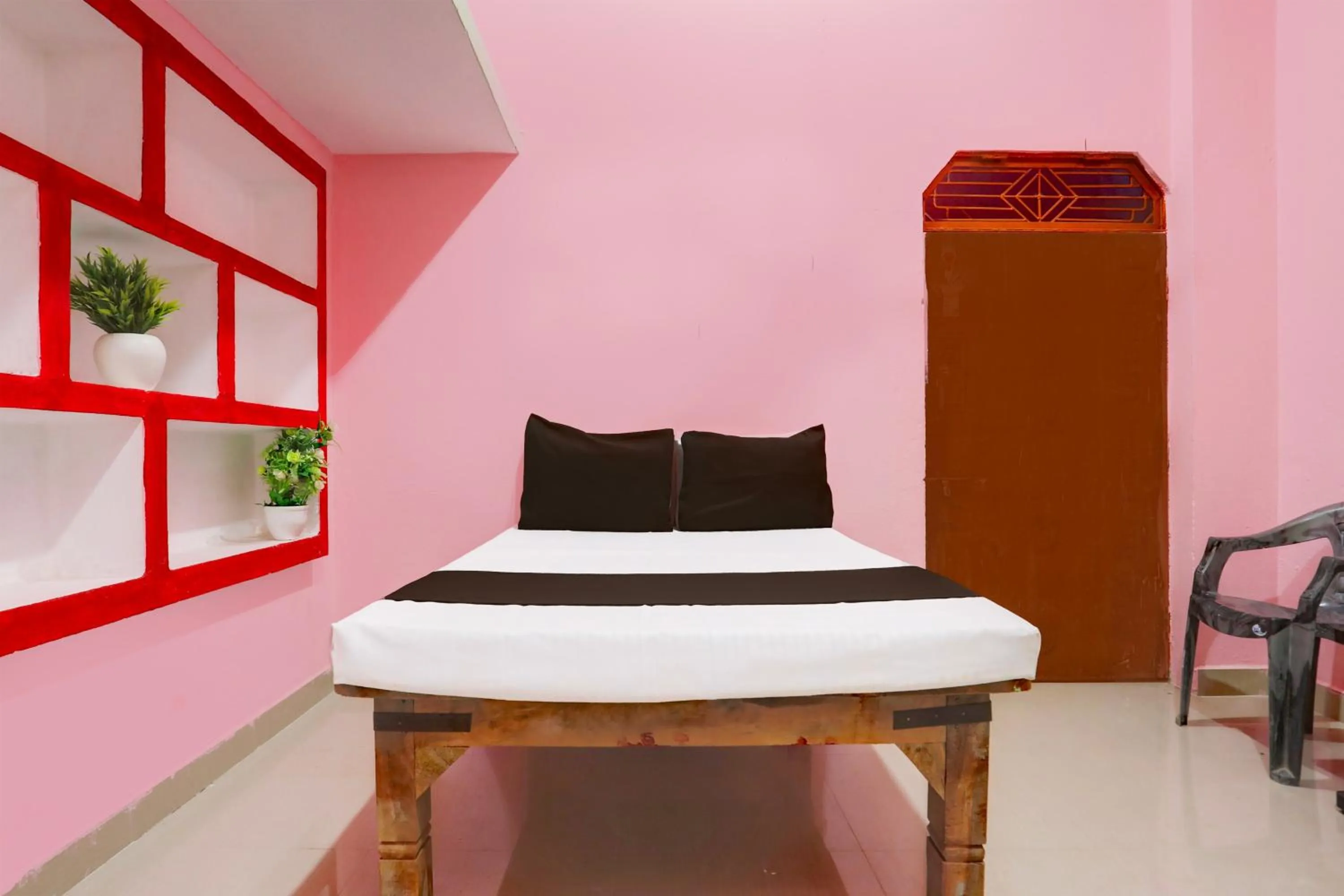 Bedroom, Bed in SPOT ON The Silver Hotel & Restaurant