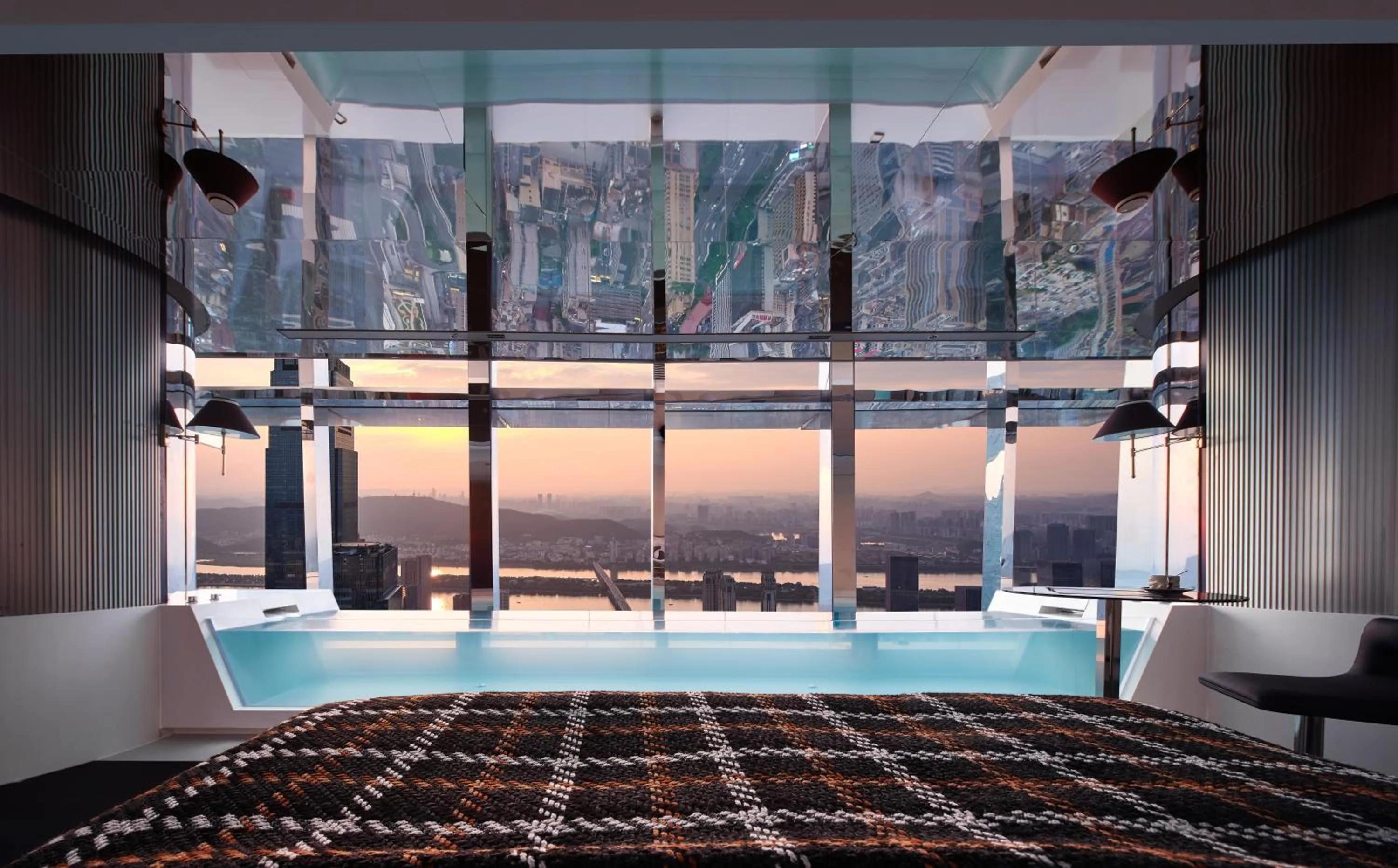 Photo of the whole room, Bed in ISEYA Panoramic Hotel Changsha Wuyi Square Flagship