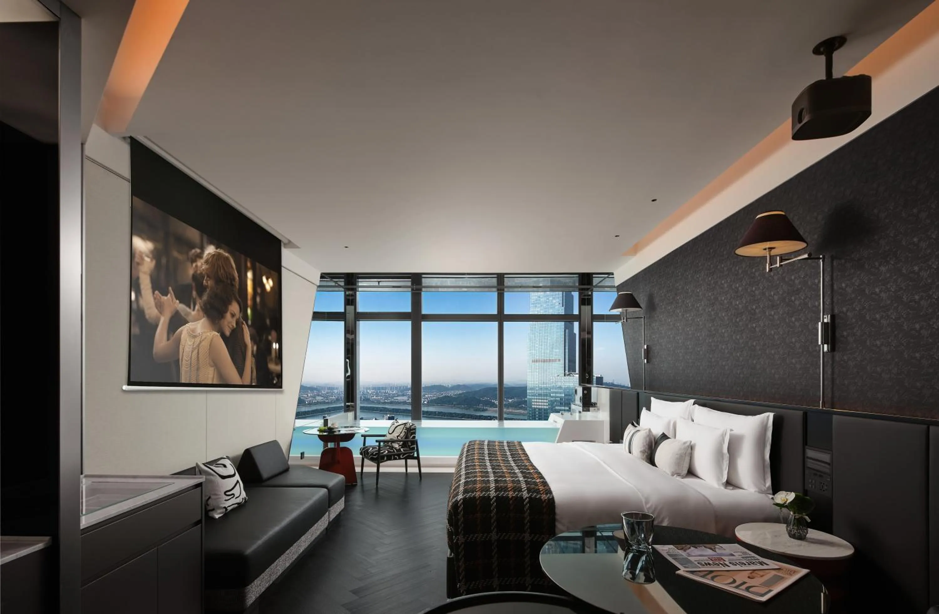 Photo of the whole room, Bed in ISEYA Panoramic Hotel Changsha Wuyi Square Flagship