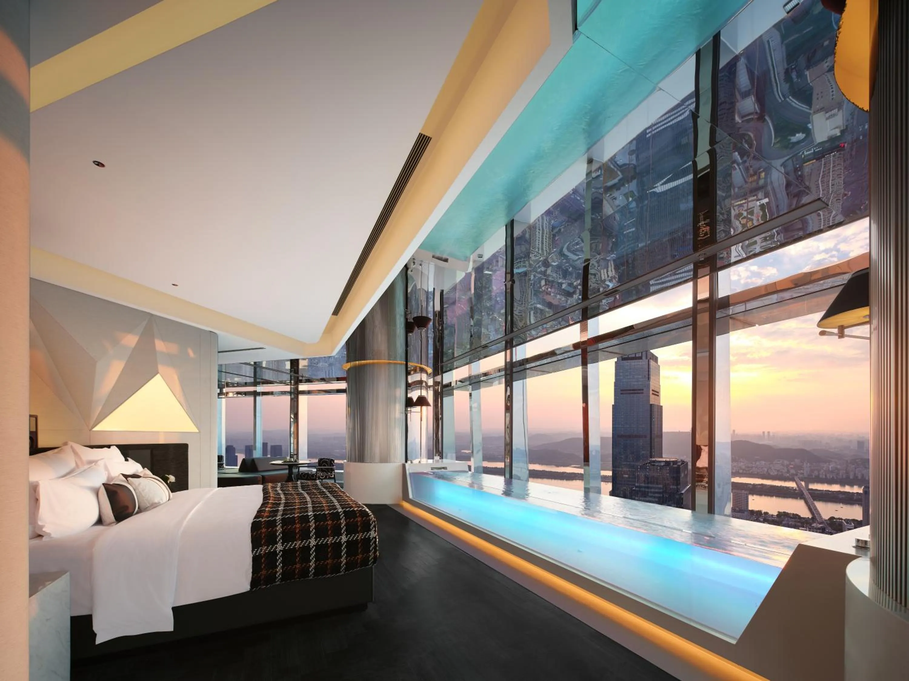 Photo of the whole room, Bed in ISEYA Panoramic Hotel Changsha Wuyi Square Flagship