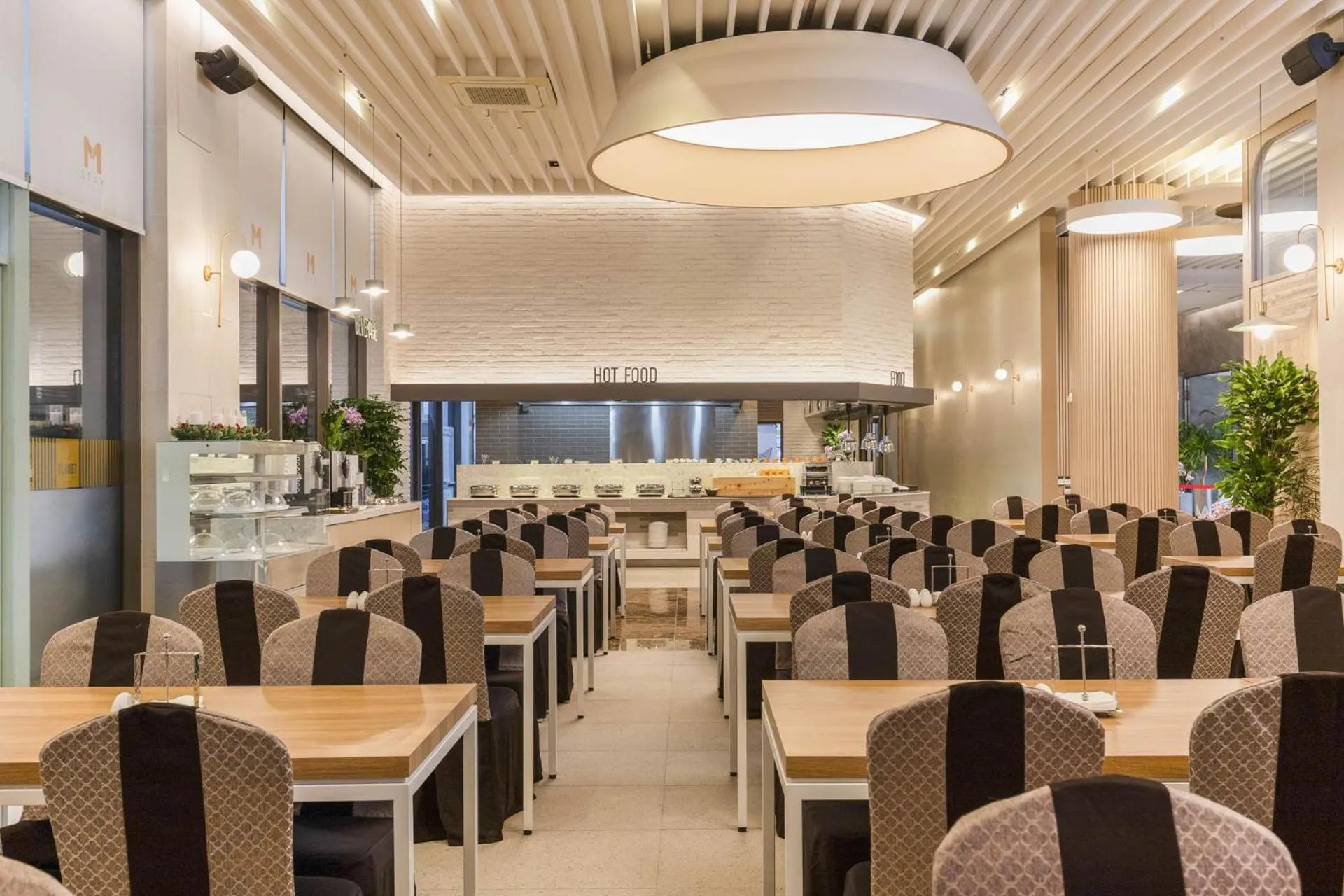 Restaurant/places to eat in Hotel Elora