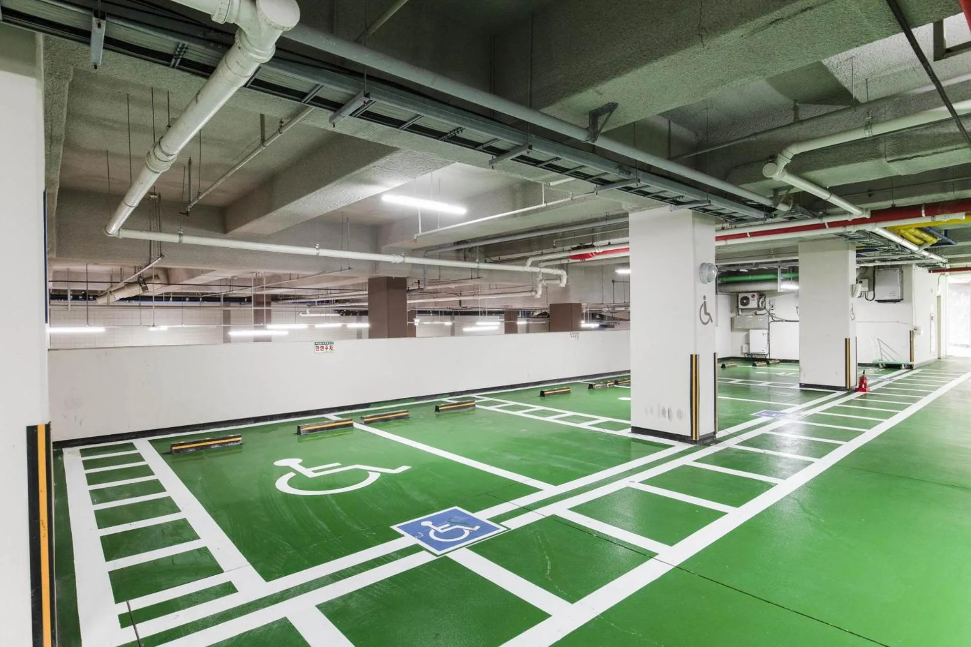 Parking in Hotel Elora