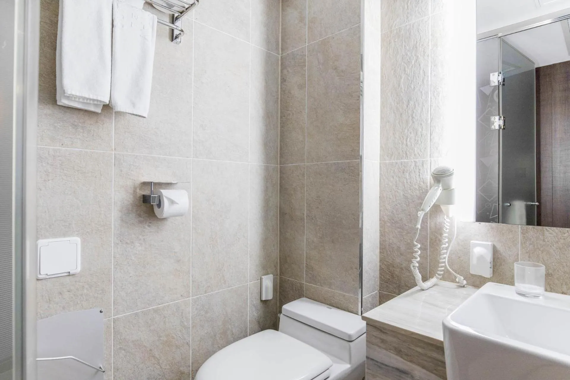 Shower in Hotel Elora