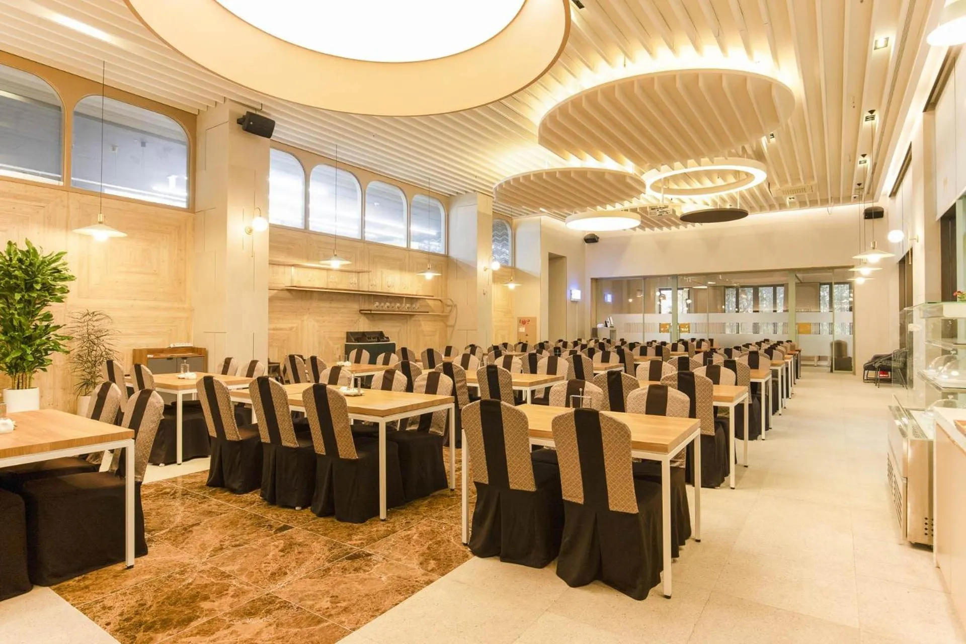 Restaurant/places to eat in Hotel Elora