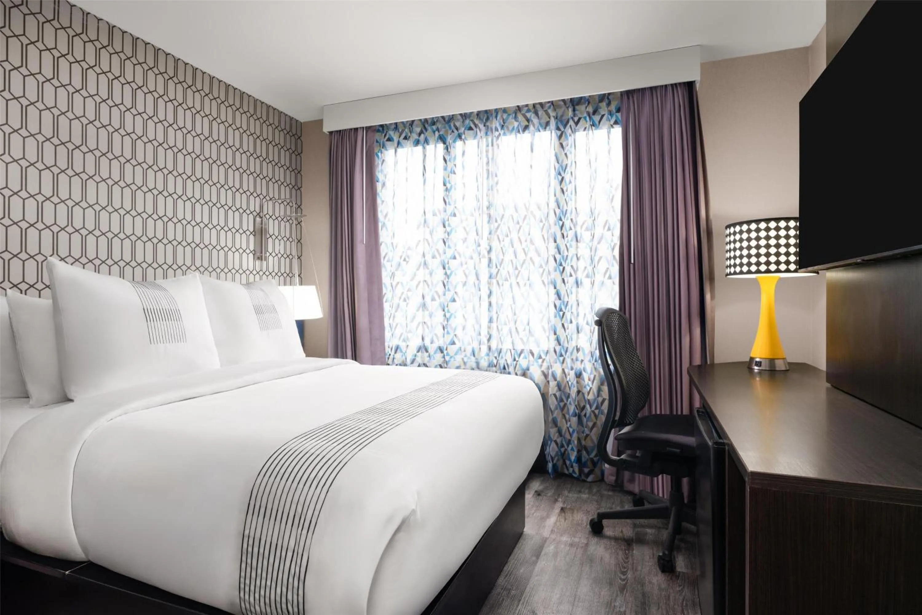 Bedroom, Bed in GLō Best Western Bronx NYC