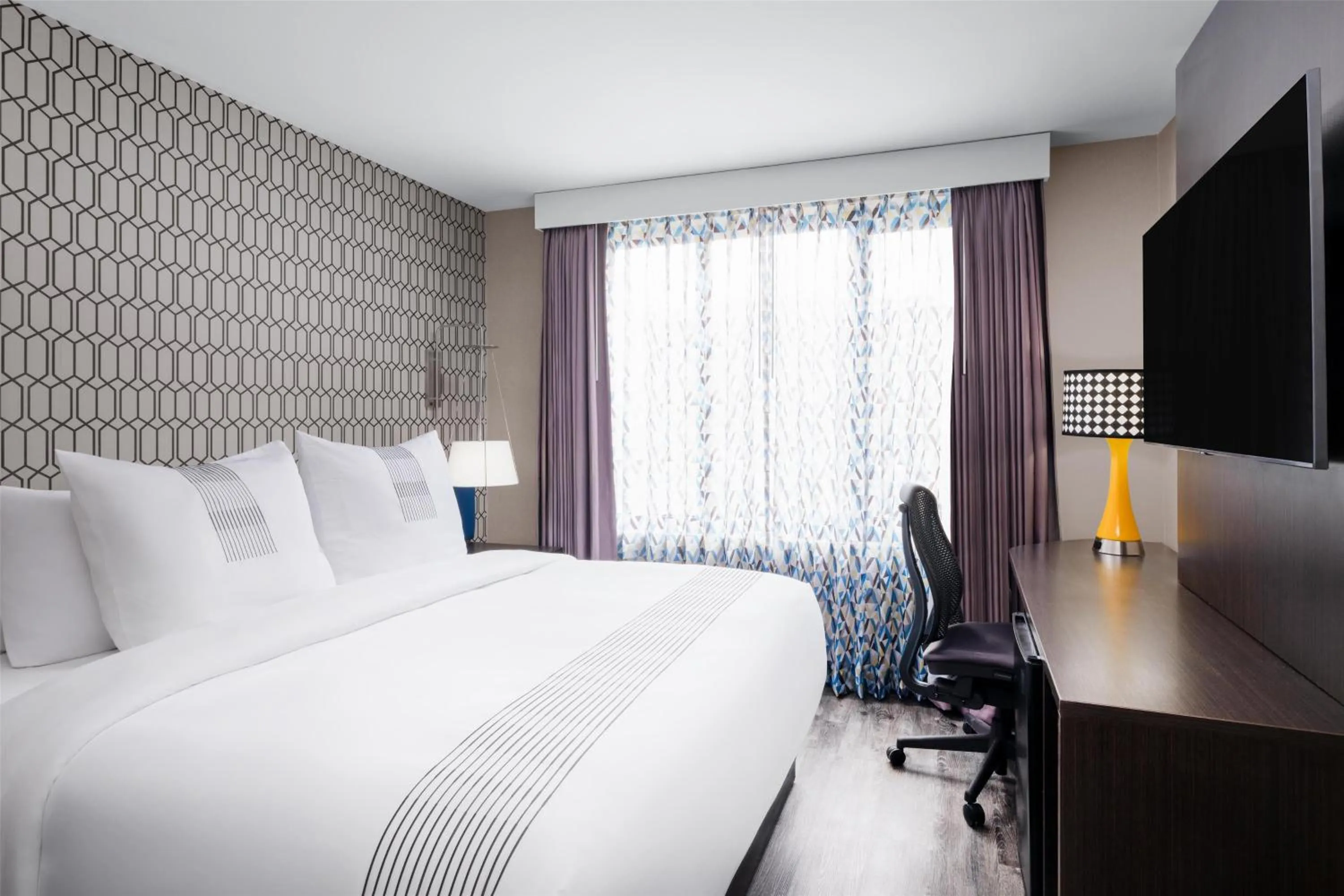 Bedroom, Bed in GLō Best Western Bronx NYC