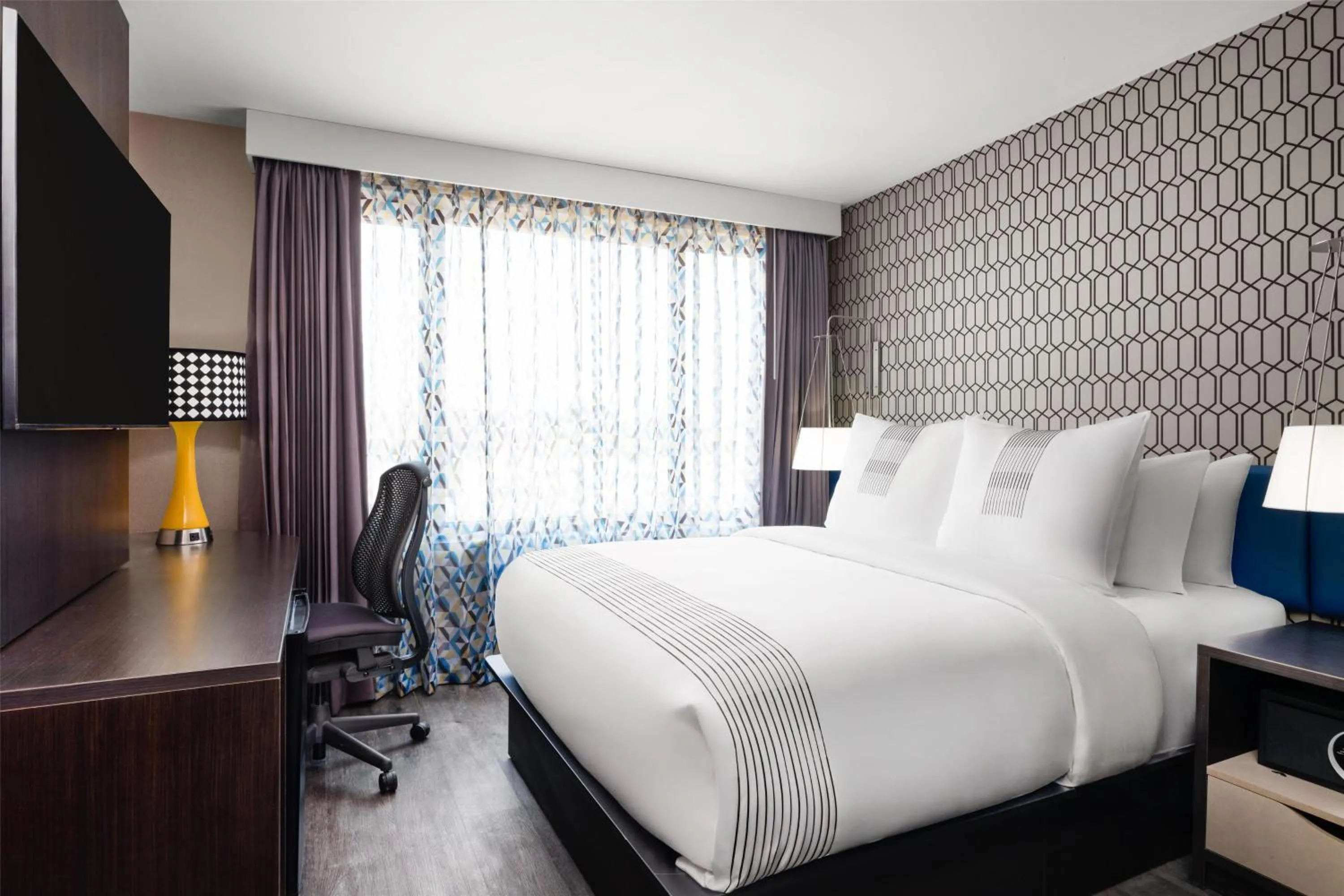 Bedroom, Bed in GLō Best Western Bronx NYC