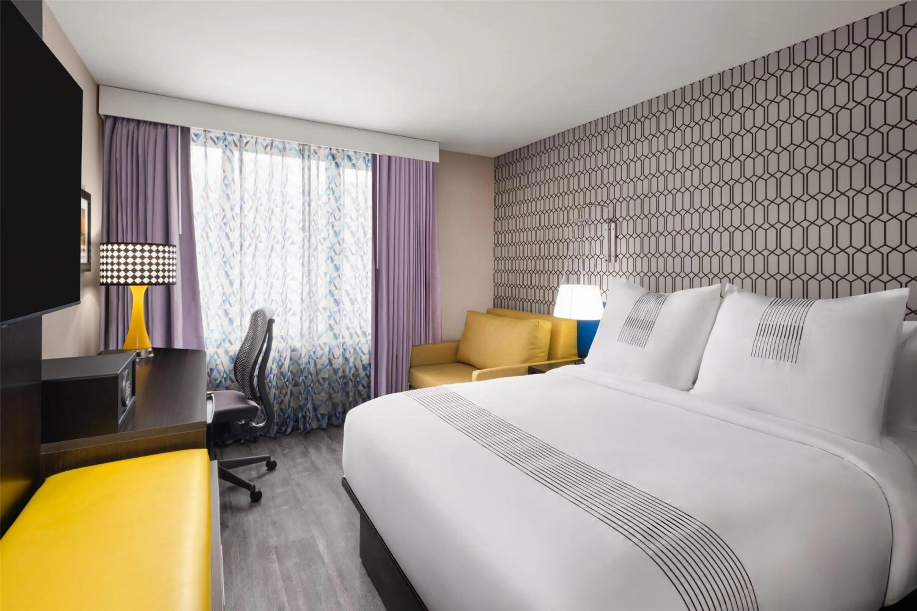 Bedroom, Bed in GLō Best Western Bronx NYC