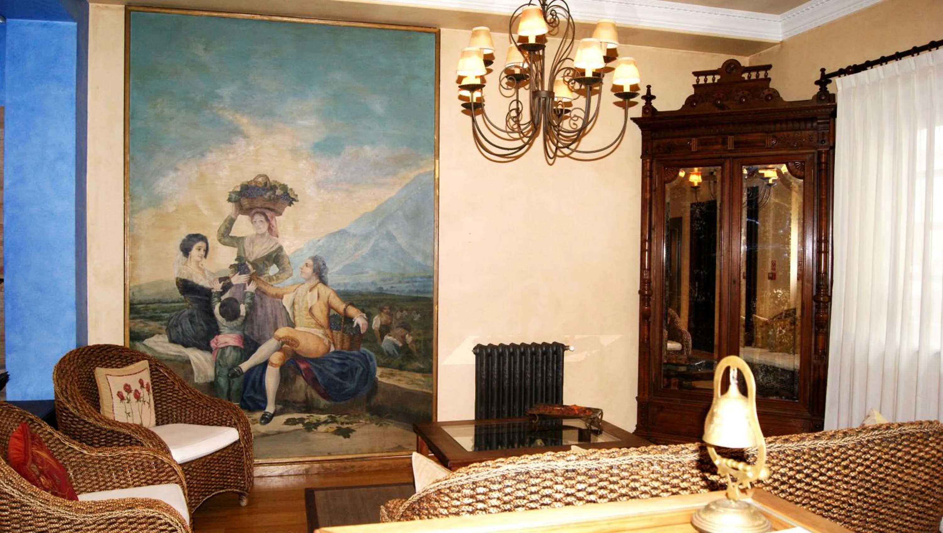 Communal lounge/ TV room in Hotel Conventin