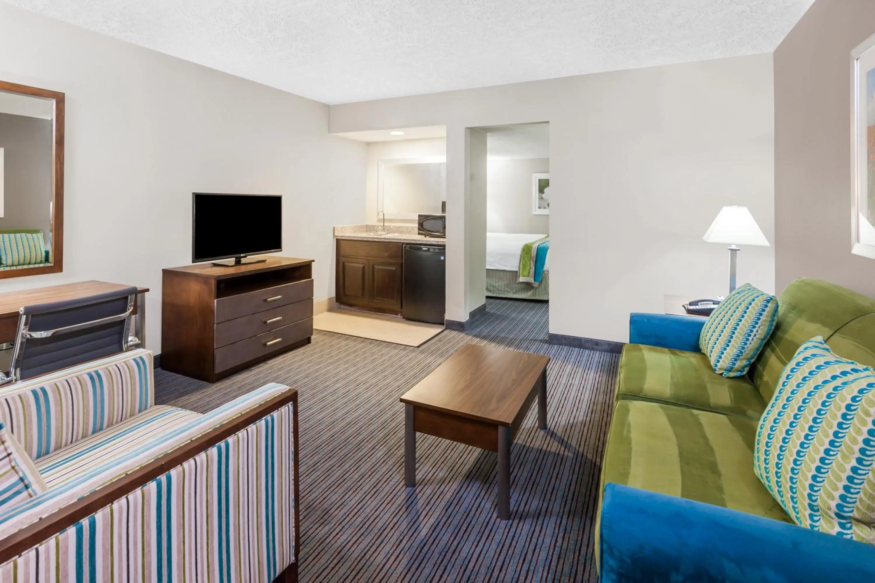 Living room in Holiday Inn Hotel & Suites Oklahoma City North by IHG
