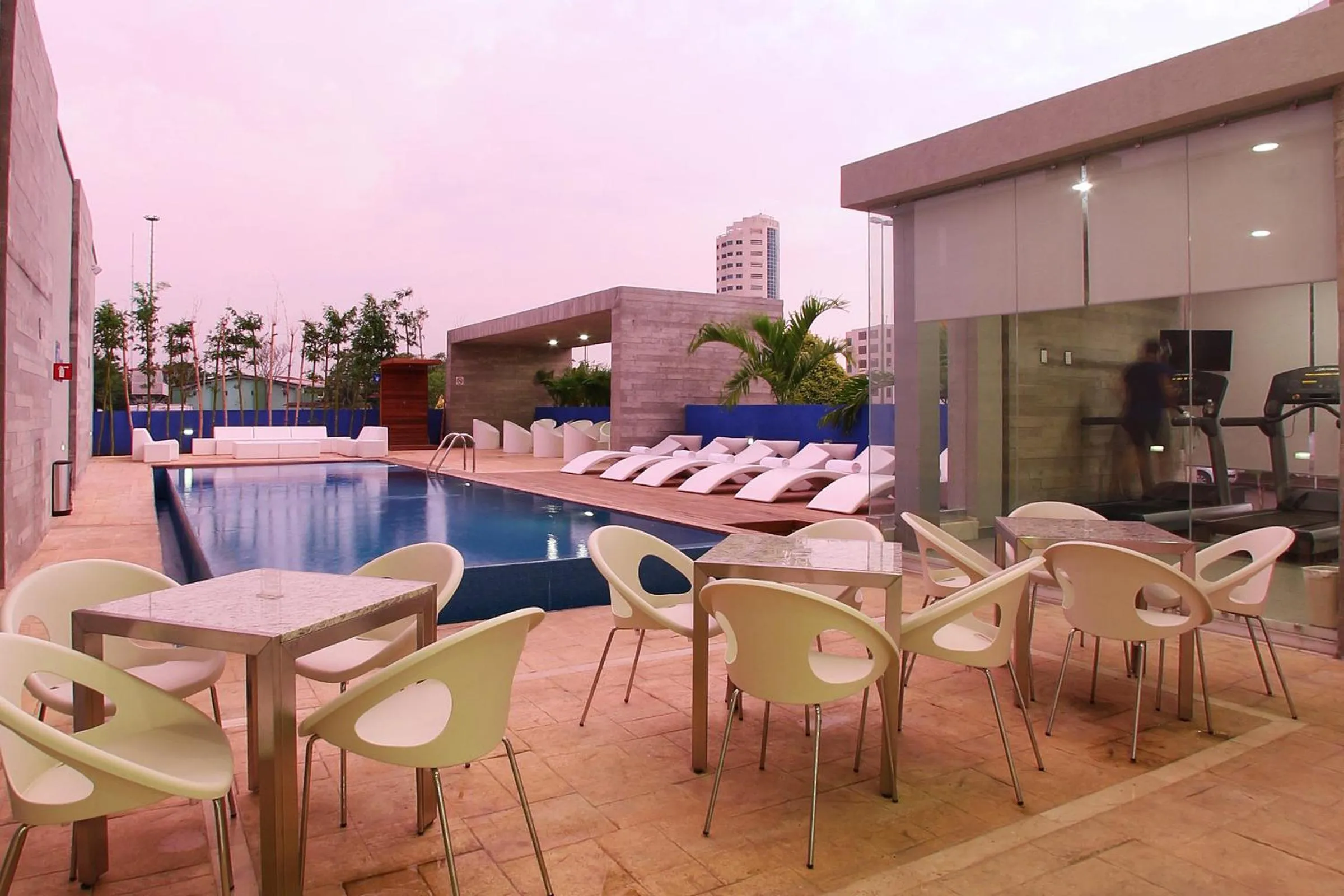 Swimming pool in One Villahermosa 2000