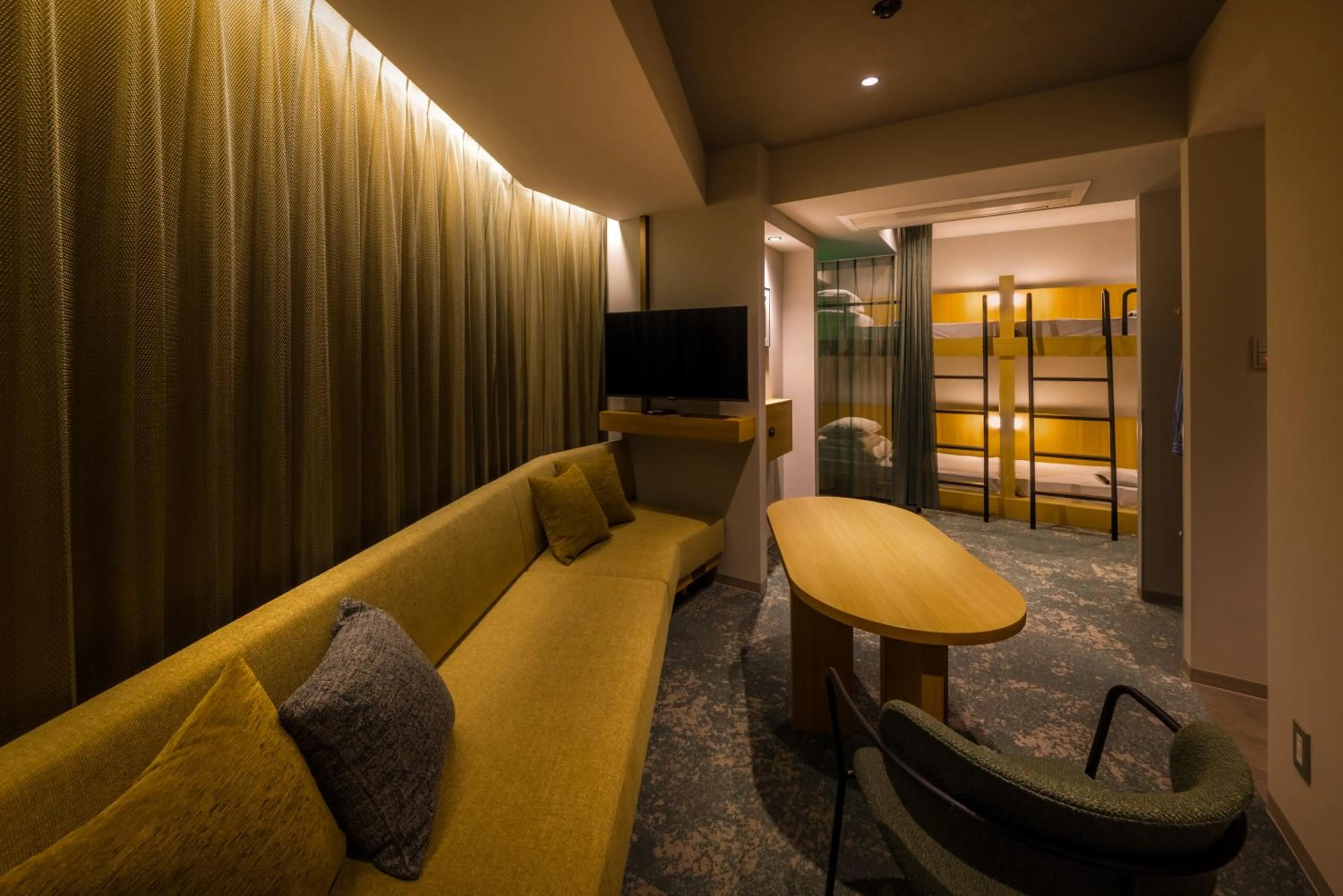 Photo of the whole room in &Here SHINJUKU