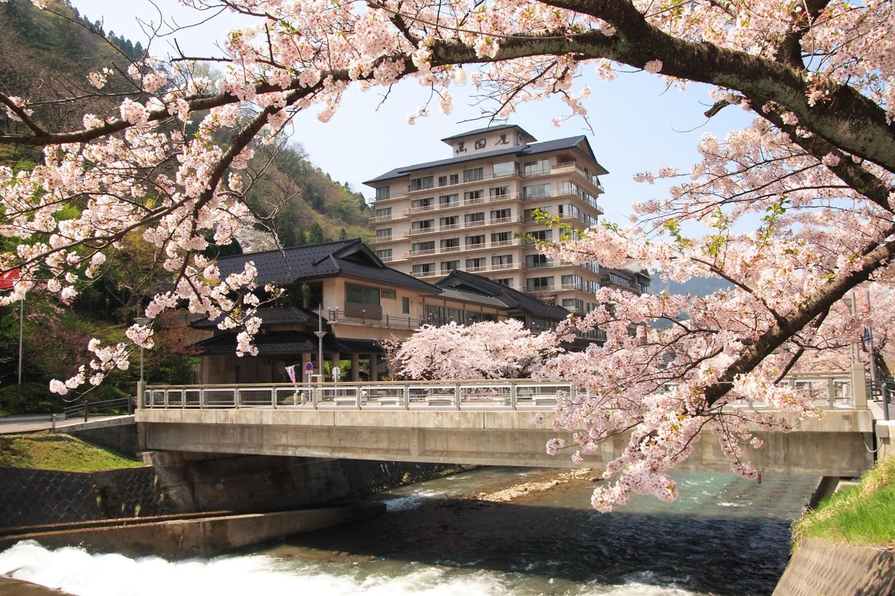 Property building in Bankokuya