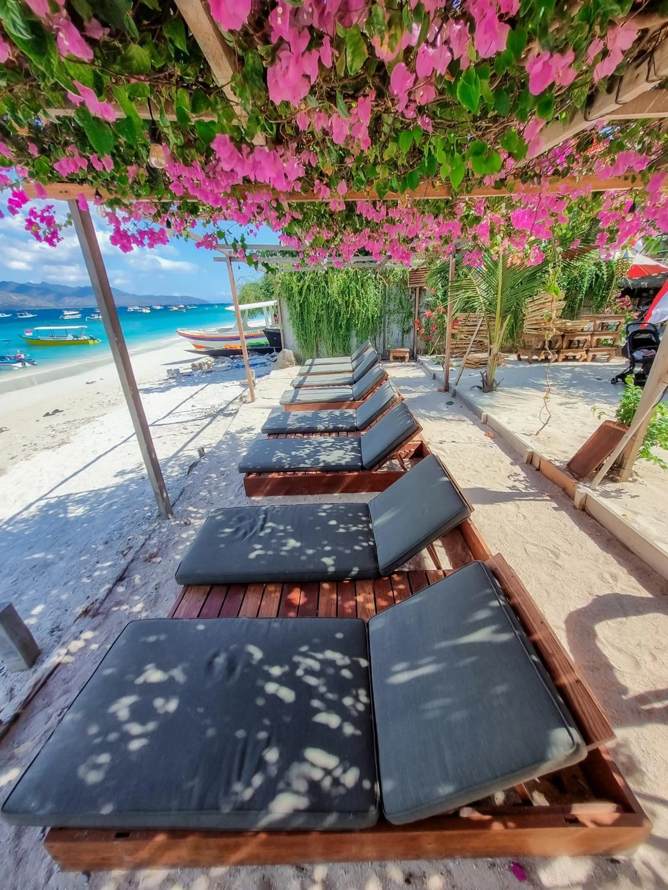 Restaurant/places to eat in Pesona Beach Resort & Spa - Adults Only