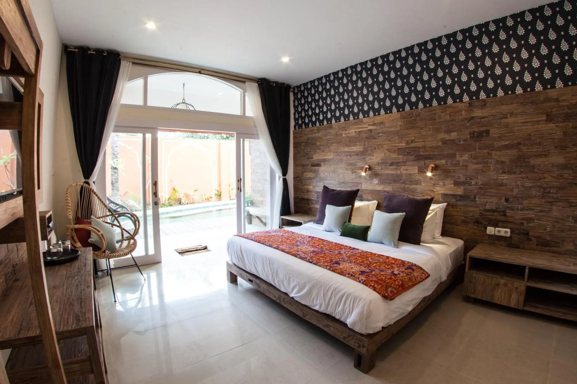 Bed in Pesona Beach Resort & Spa - Adults Only